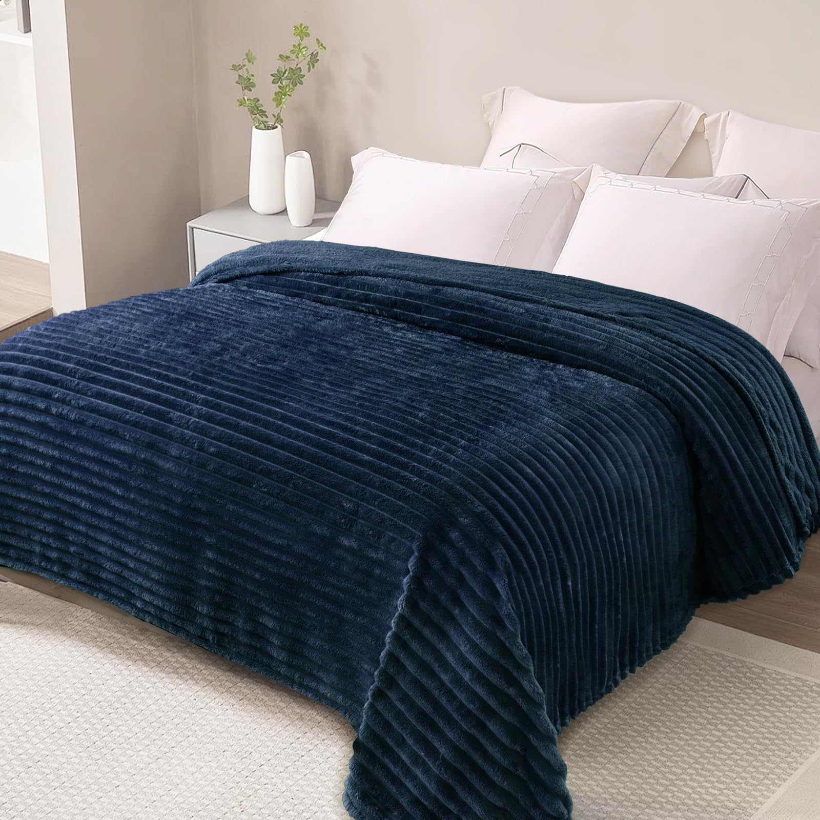 Exclusivo Mezcla Fleece Throw Blanket for Sofa Super Soft Striped Jacquard Bed Blanket - Image 3