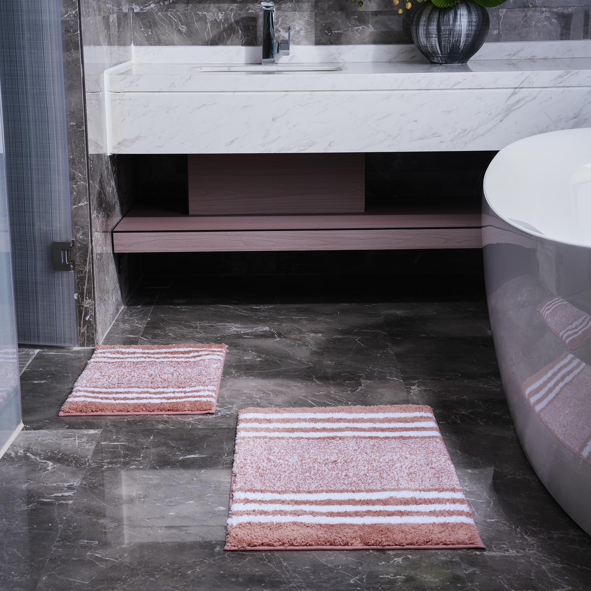 Lot de 3 tapis de salle de bain de luxe à rayures roses en microfibre douce et absorbante avec fond en caoutchouc antidérapant, séchage rapide, accessoires de décoration de salle de bain, tapis de