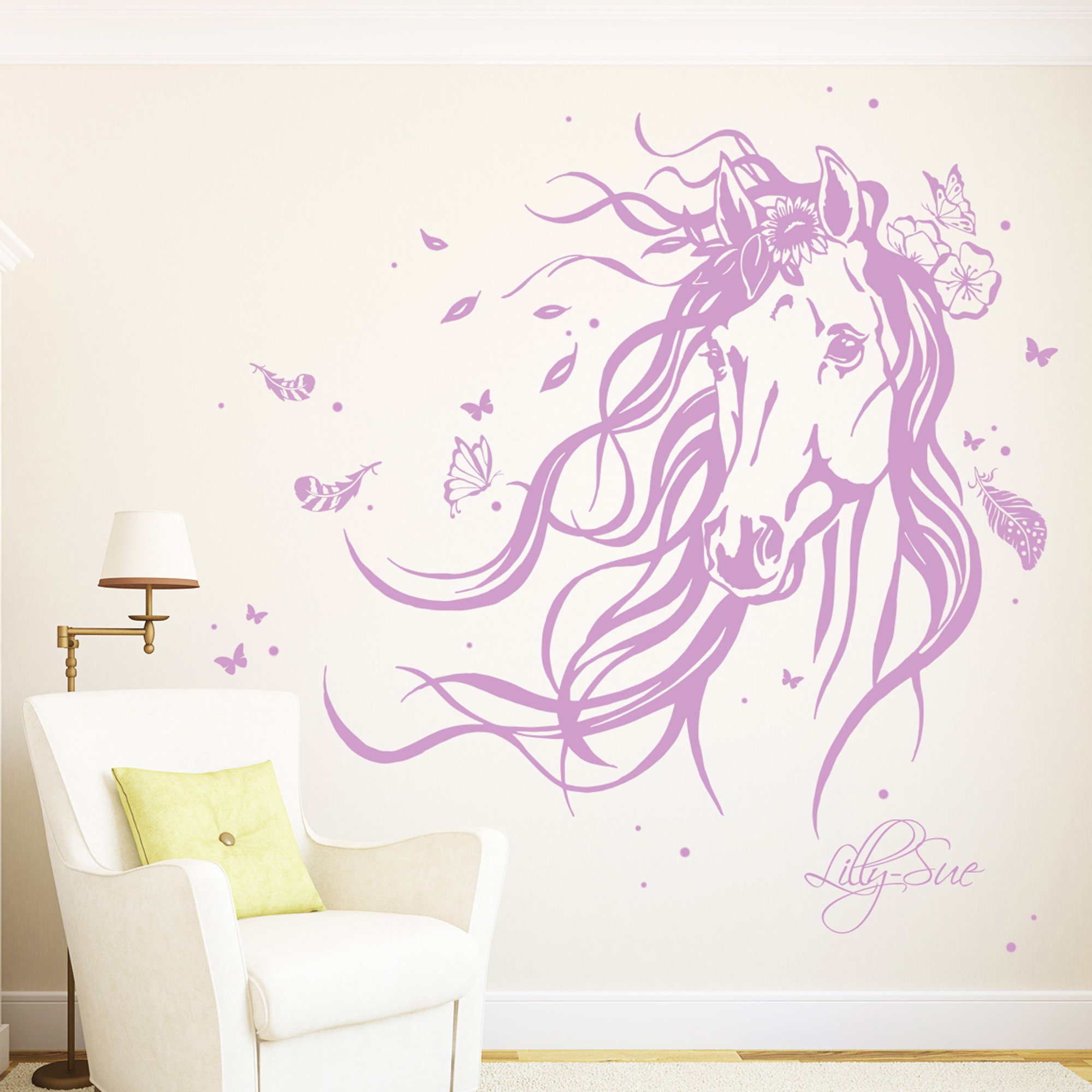 ilka parey wandtattoo-welt® Wandtattoo Pferd Wildpferd mit Blumen Federn Schmetterlingen und Wunschnamen M1874 ausgewählte Farbe: *lila* ausgewählte Größe: *L - 100cm breit x 82cm hoch*