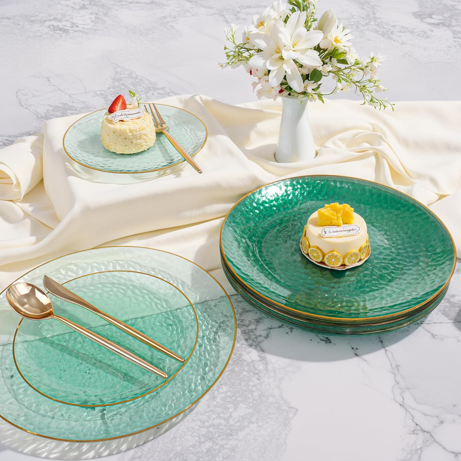 SUT 100Pcs Green Plastic Plates, Hammered Plates Disposable Heavy Duty, Green Disposable Plates With Gold Rim, Fancy Plastic plates Include 50 Dinner plate and 50 Dessert plate for Wedding