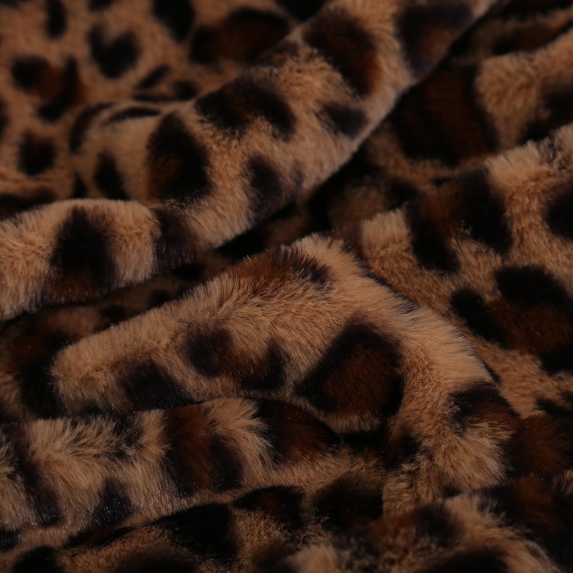 Kuscheldecke mit Leopardenmuster, Flauschige Wohndecke für Sofa & Bett, Weiche Fleece Tagesdecke, Kunstfell Decke Doppelseitig, Wärmende Winterdecke, Hautfreundlich, Pflegeleicht, 160x200 cm, Braun