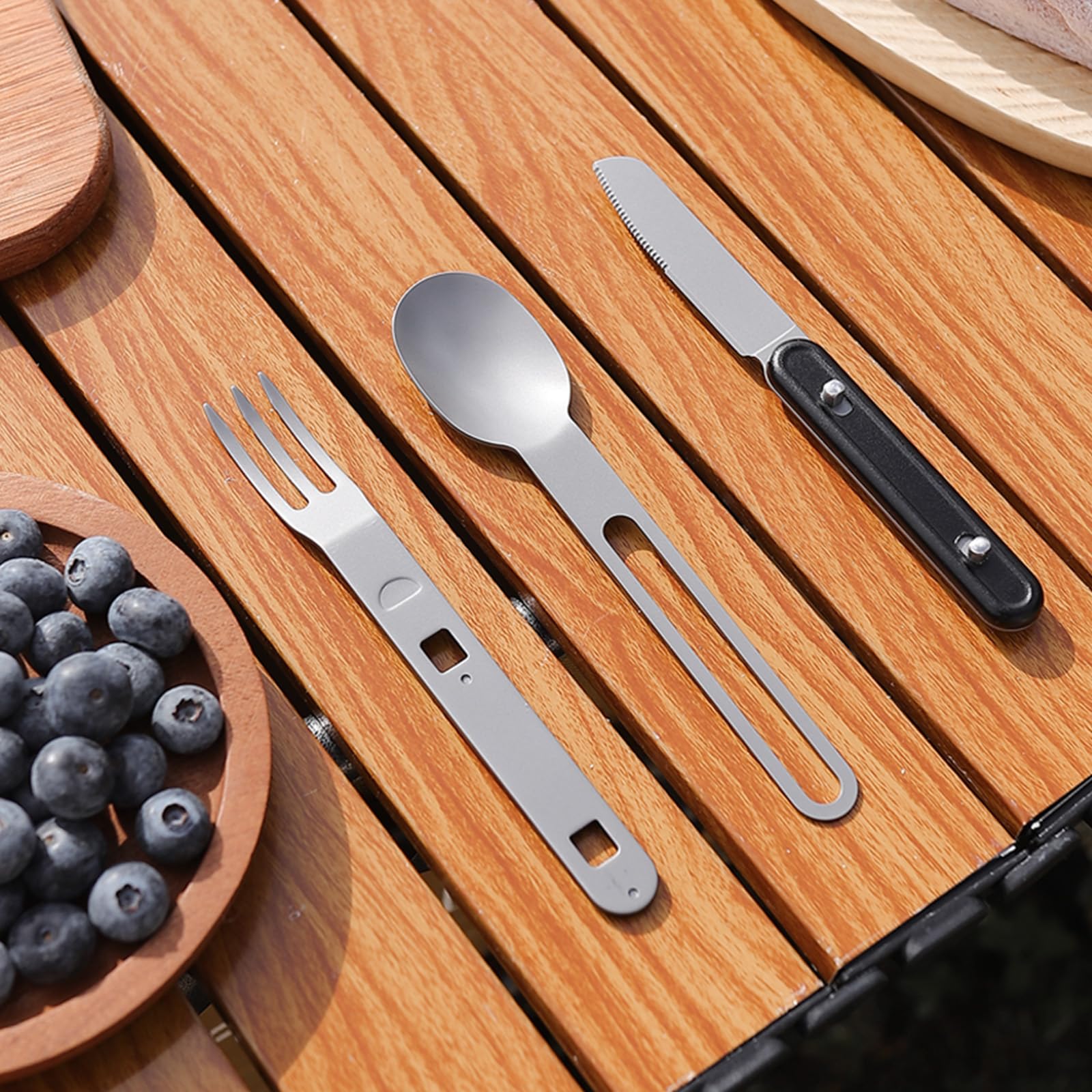POSATE DA CAMPEGGIO PIEGHEVOLI 4 IN 1 IN ACCIAIO L19009 | Silicon Gadget