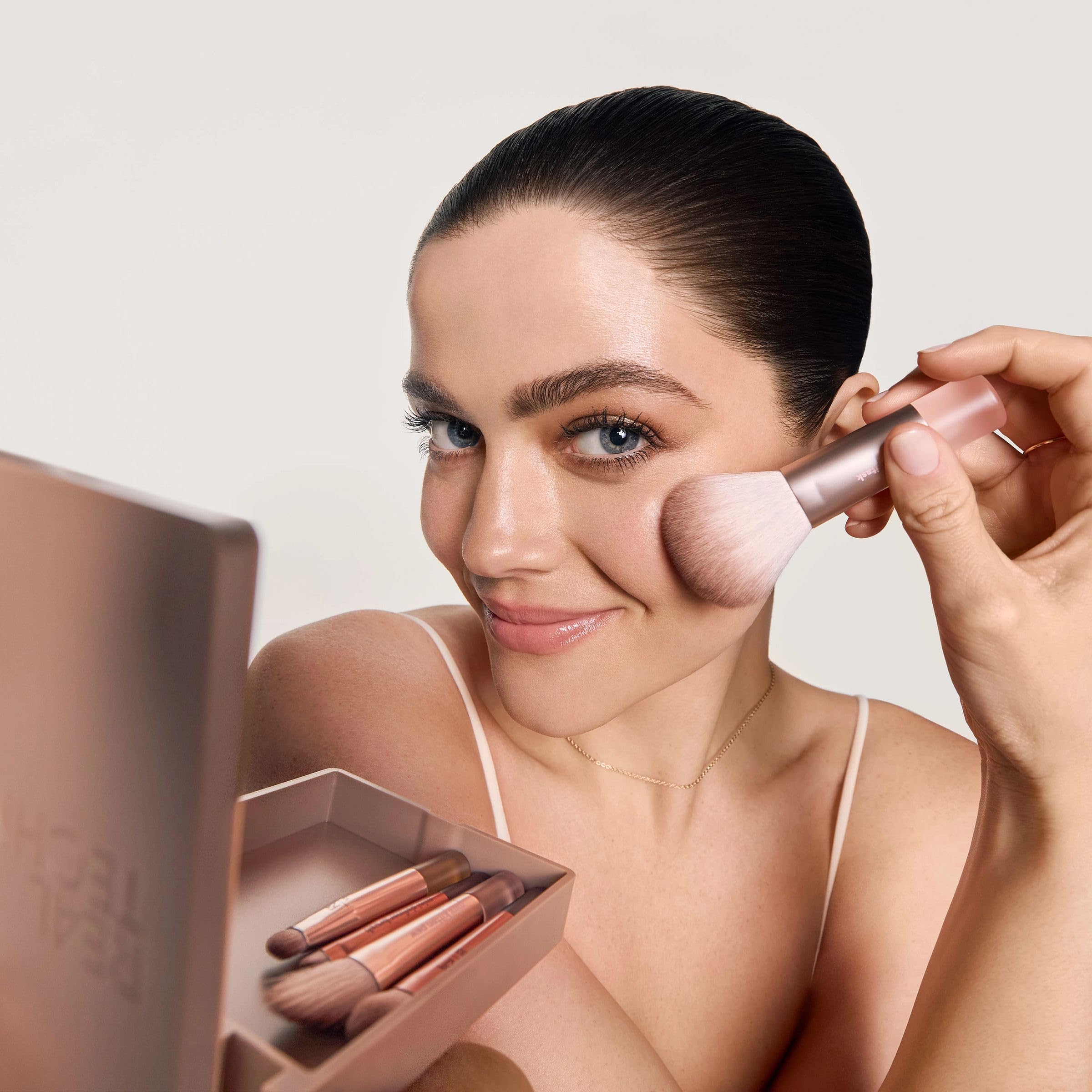 Amazon.com: Real Techniques New Nudes On The Glow Mini Brush Kit