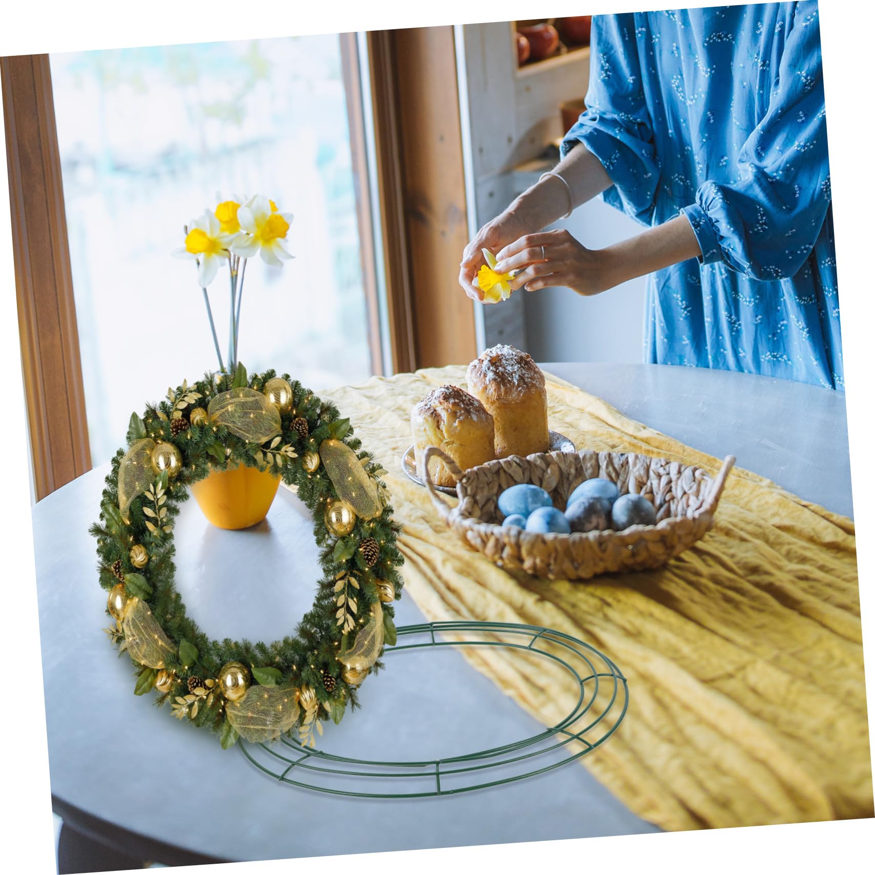 MUSISALY Festival Decor Iron Wreath Hoop Easter Egg-Shaped Frame Decorative Pendant Year-Round Hanging Decor