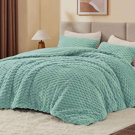 BEDELITE Fluffy King Size Comforter Set - Haze Blue Fleece Soft Comforter for King Size Bed, Luxury Warm Bedding Set for Winter, Fuzzy Bed Set 3 Pieces (1 Comforter, 2 Pillowcases)
