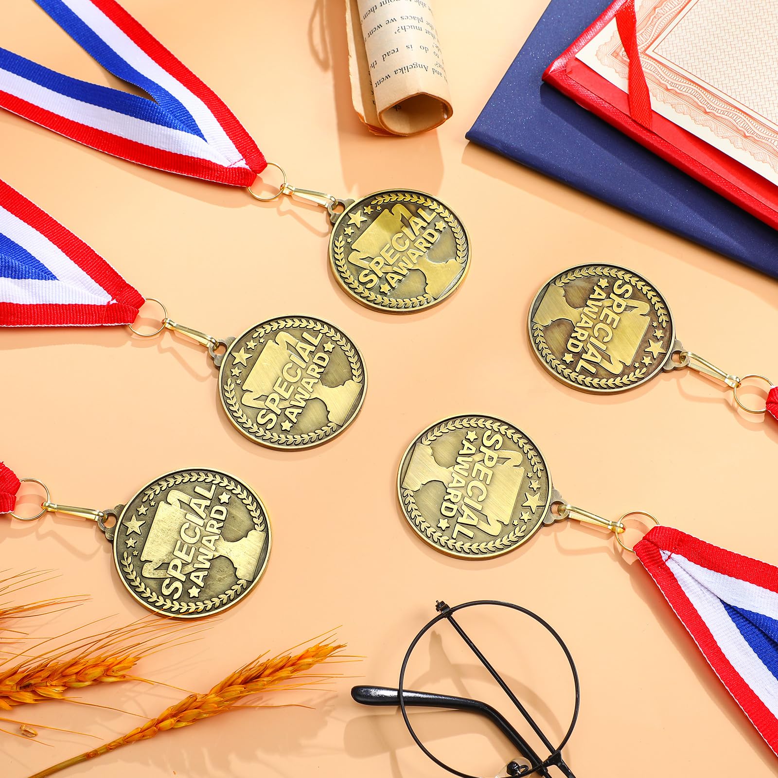 Quelay 30 medallas de premio de 2 pulgadas, medallas de oro a granel con cintas para el cuello, trofeo de metal, regalo para torneos, competiciones, fiestas, niños y adultos (premio especial)
