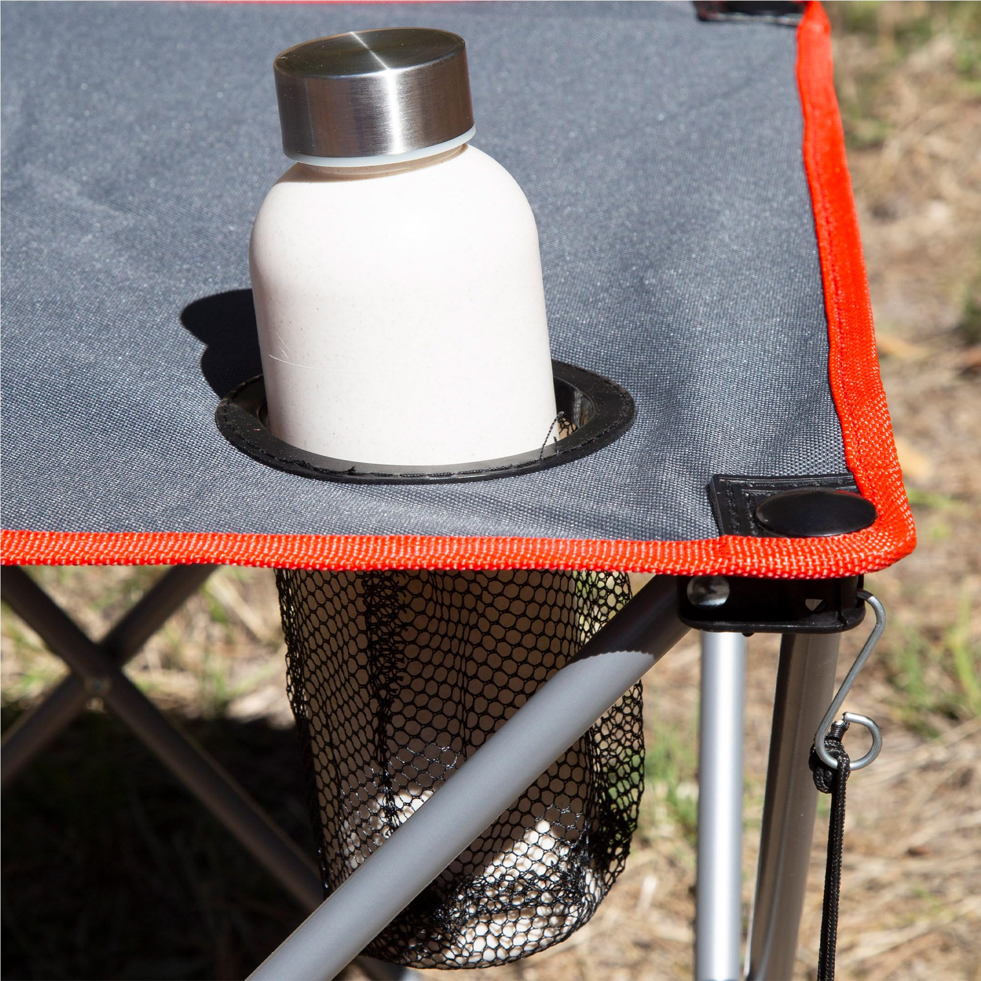 AKTIVE Set Camping Plegable, Mesa 46x46x46 cm, 2 sillas de 43x43x71 cm, Gris, Estructura Acero, Topes antivuelco, Peso soportado 110 kg, Posavasos Integrados, Bolsa de Transporte (63182)