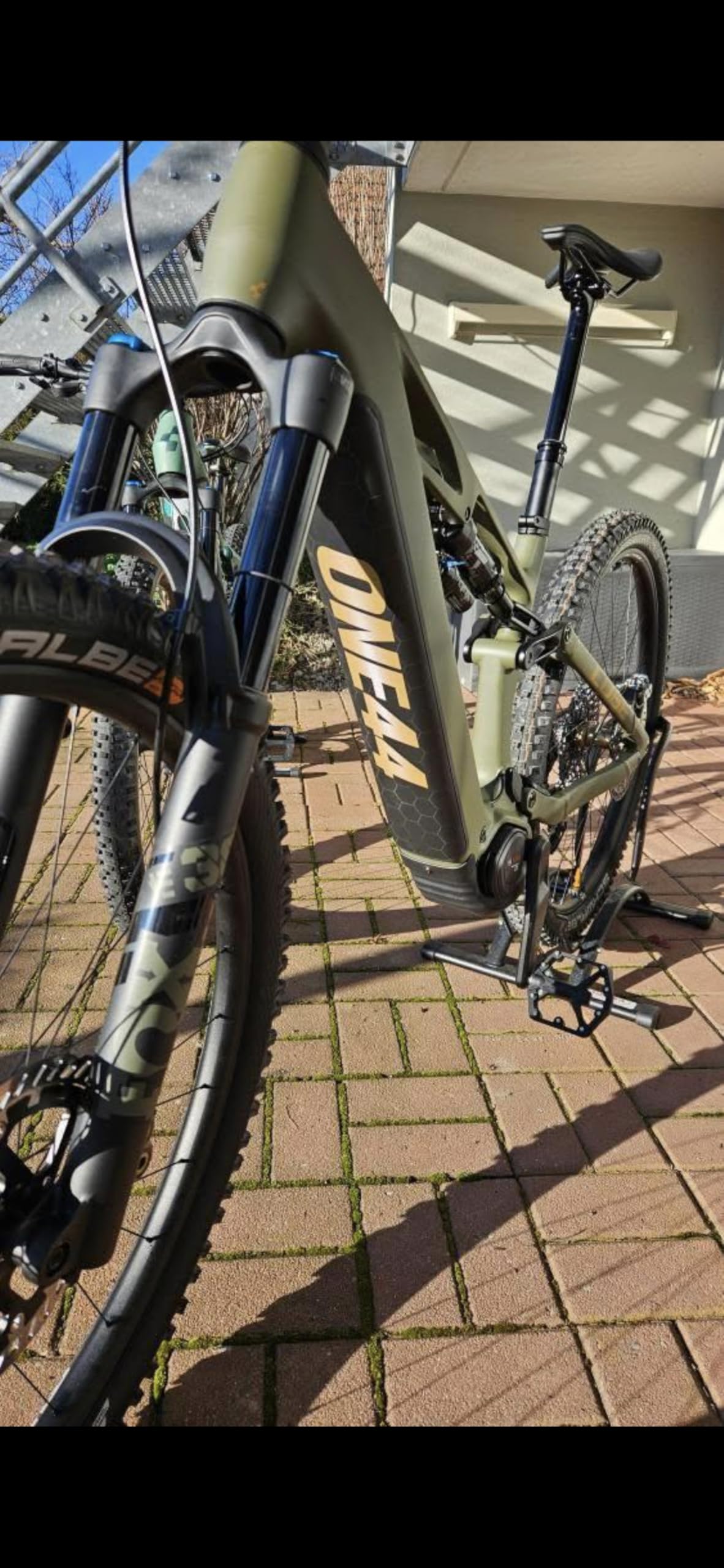 Pellicola Protettiva di Design Riflettente per e-Bike copribatteria e Tubo Inferiore per Tutti i Modelli di e-Bike, Protezione Telaio eBike, Adesivi per Biciclette, Adesivi per