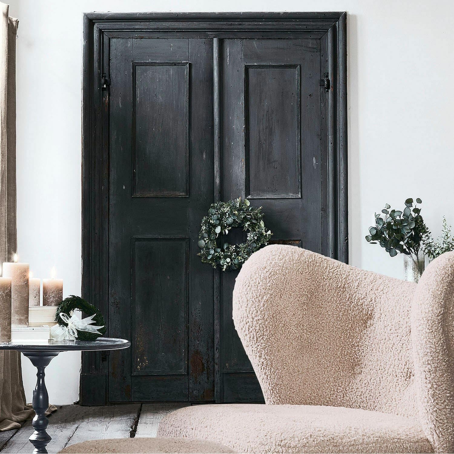 Loberon Kranz Tobin, grün | Hübscher Mix von Deko-Sträuchern, Türkranz, Dekoration, Wohn-Accessoire, Kunststoff, Kiefernholz