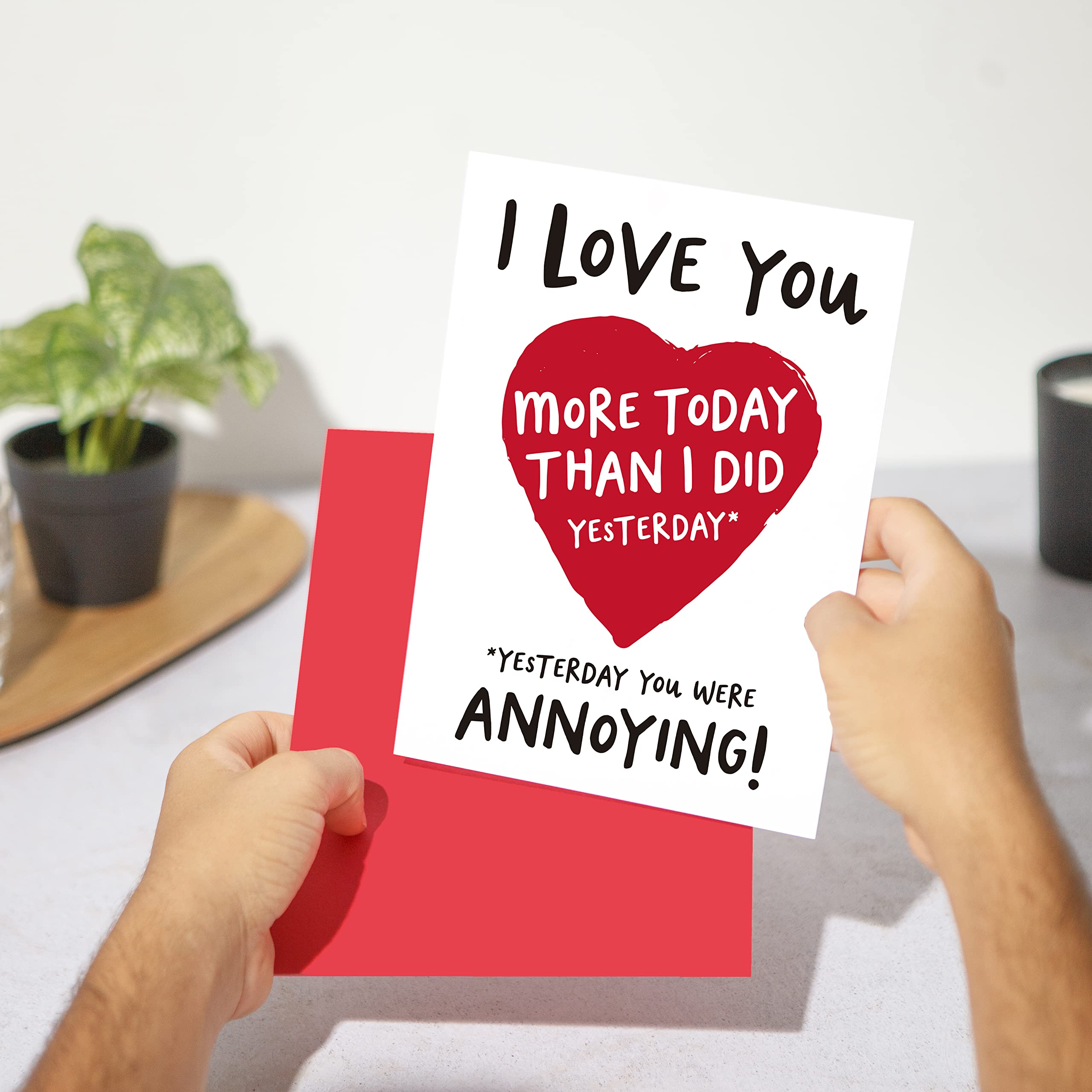 Tarjeta Divertida Para El Segundo Aniversario: Dos Años De Matrimonio, Un  Corazón De Amor, Una Pareja, image size:2560x2560