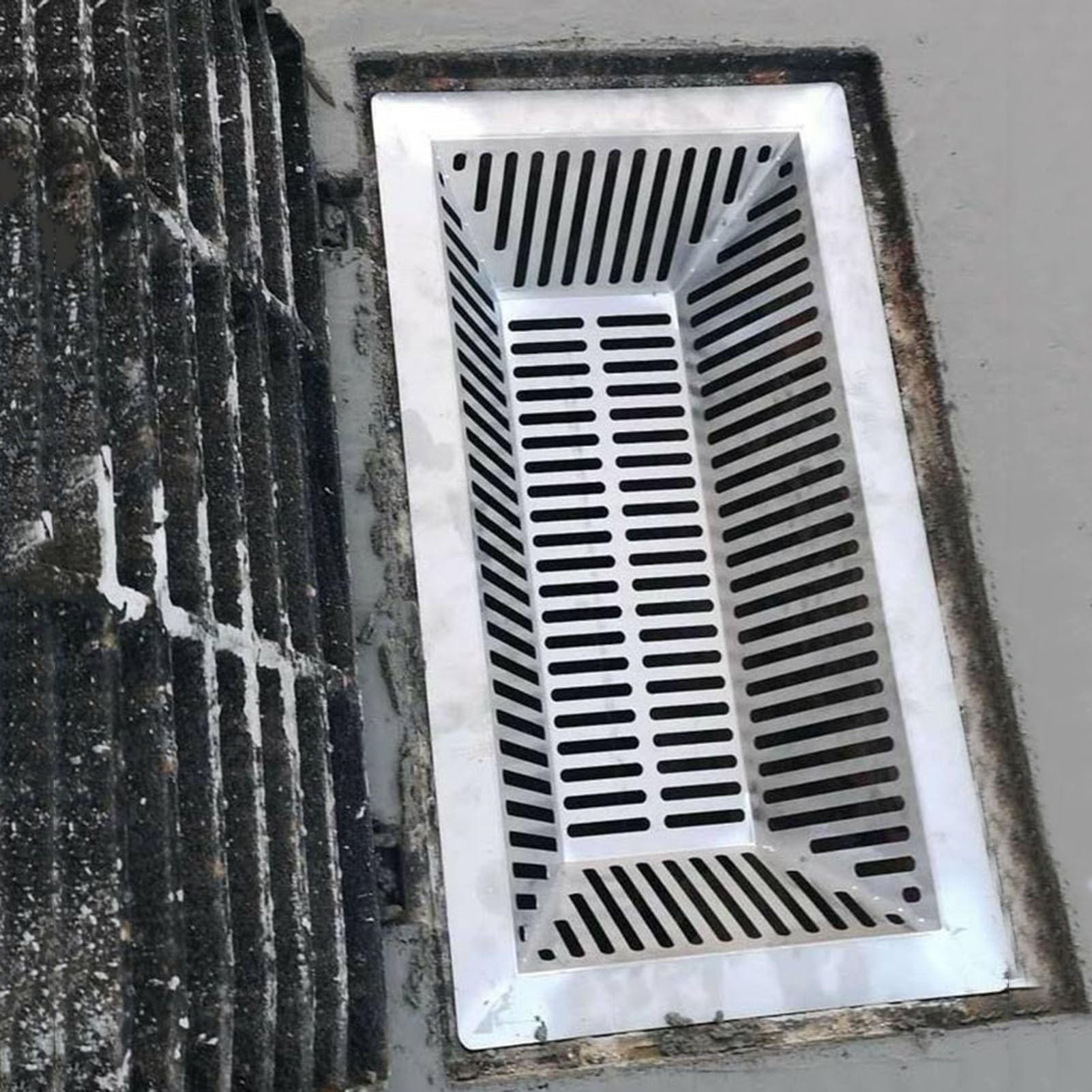 GOCHUSX Drain Cover Sewer Grate, Clogging Drainpipe Network, Sinking Rainwater Outlet Trash Catcher for Garden, Lawns, Landscaping Patio Sidewalks, Easy Clean(Silver-2pcs)