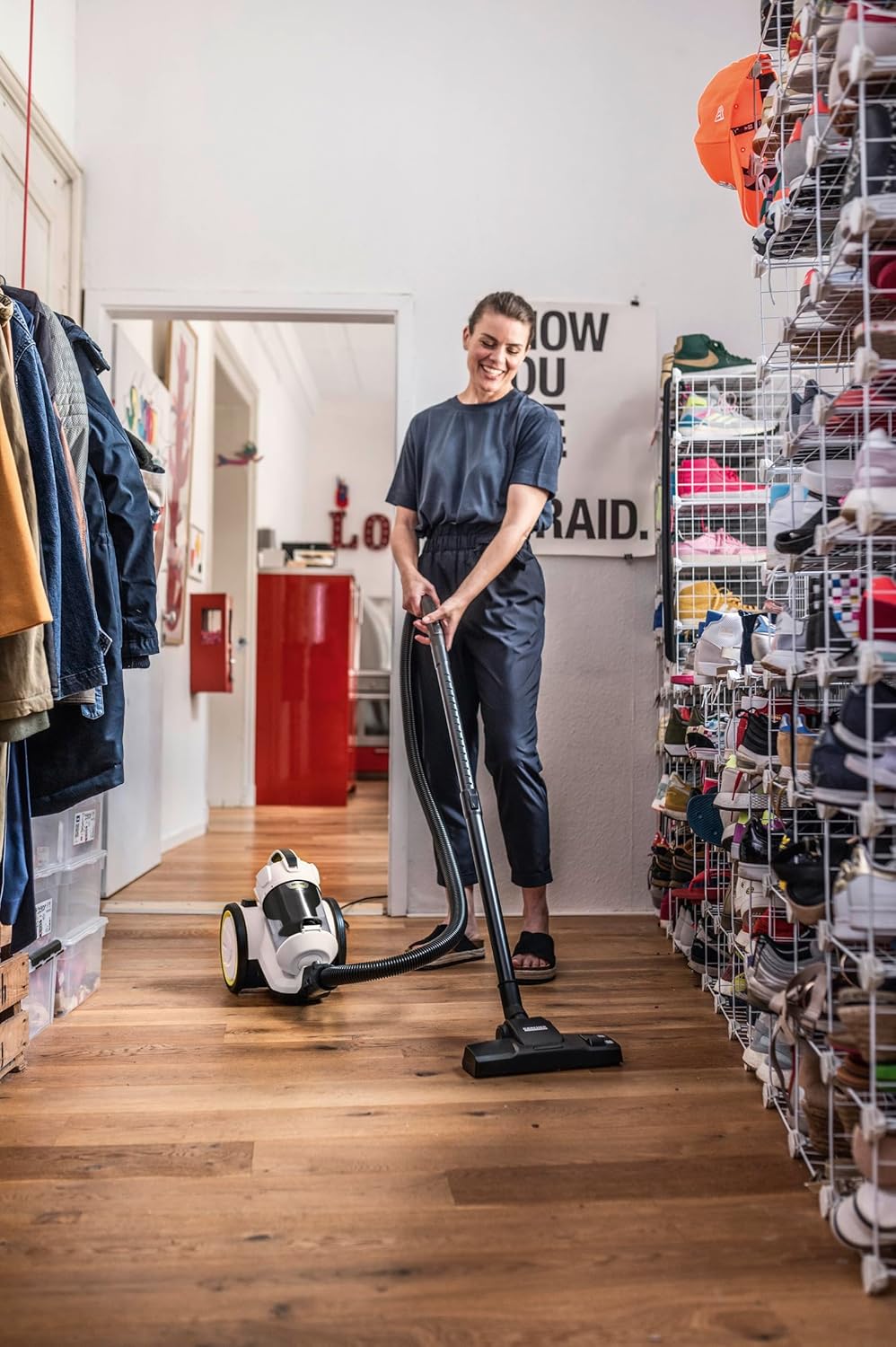 Kärcher Vacuum cleaner VC 2, with non-woven filter bags, power: 700 W, operating radius: 7.5 m, weight: 5.1 kg, HEPA 13 filter, switchable floor nozzle, crevice nozzle, furniture brush