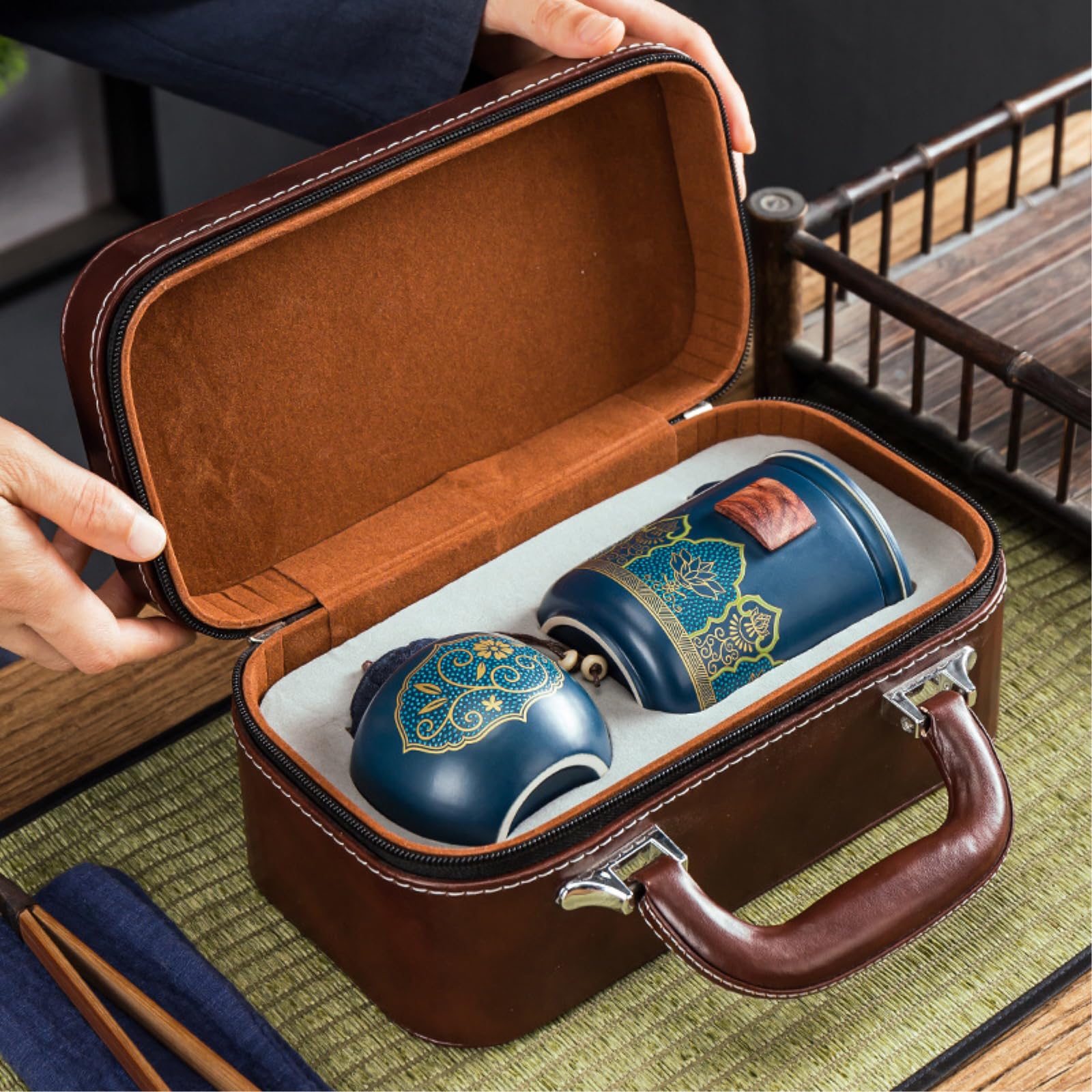 Juego de té clásico japonés con tres tazas en una olla, juego de té rojo con tres tazas en una olla