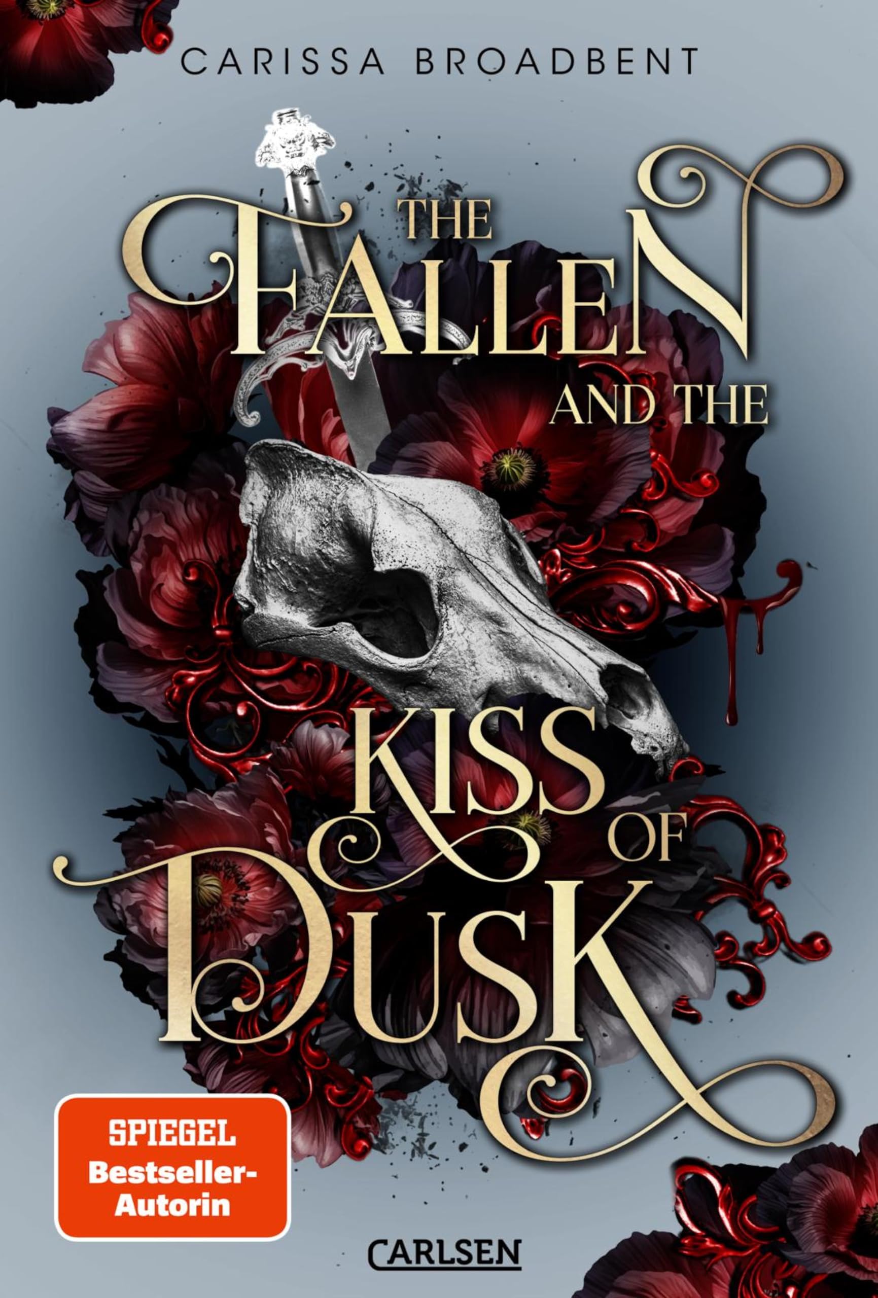 The Fallen and the Kiss of Dusk (Crowns of Nyaxia 4): Dramatische Romantasy über Liebe und Verrat zwischen Sterblichen und Göttern (German Edition)