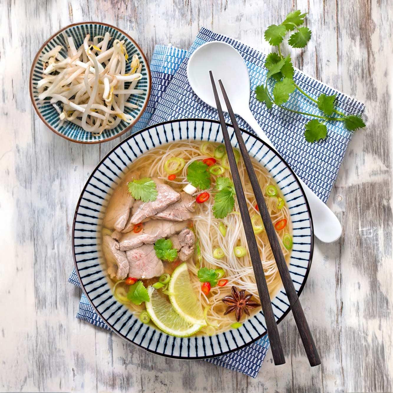 Juego de 3 cuencos grandes de sopa de 60 onzas, cuencos Pho de cerámica japonesa azul y blanca de 8 pulgadas, patrón de rayas