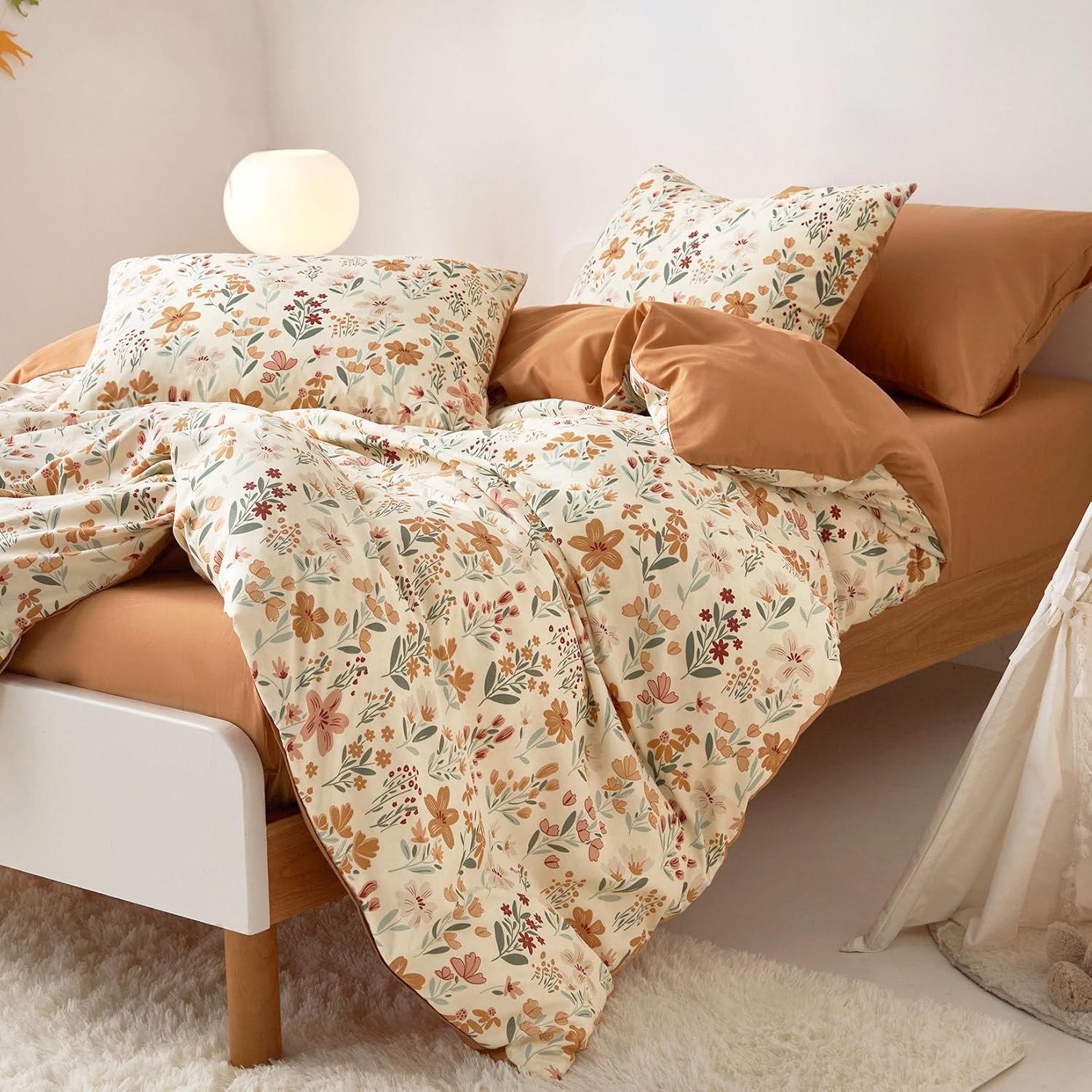 Wake In Cloud - Floral Comforter Set, Botanical Flower Cottagecore Shabby Chic Aesthetic for Women Teen Girls, Soft Lightweight Dorm Bedding, 3 Pieces, Orange Cream, Full Size - Image 3