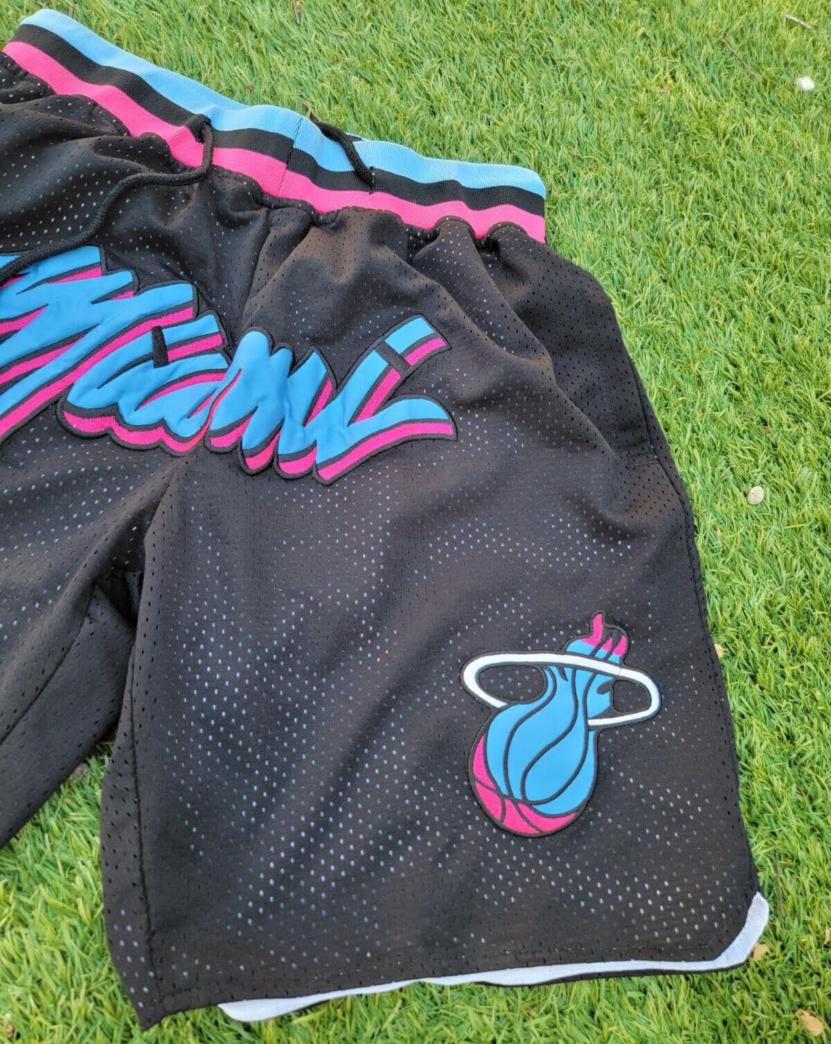 Miami Heat Męskie spodenki do koszykówki - Sportowe, oddychające i szybkoschnące szorty NBA z kieszeniami na zamek błyskawiczny, luźne spodenki do treningu i na zewnątrz