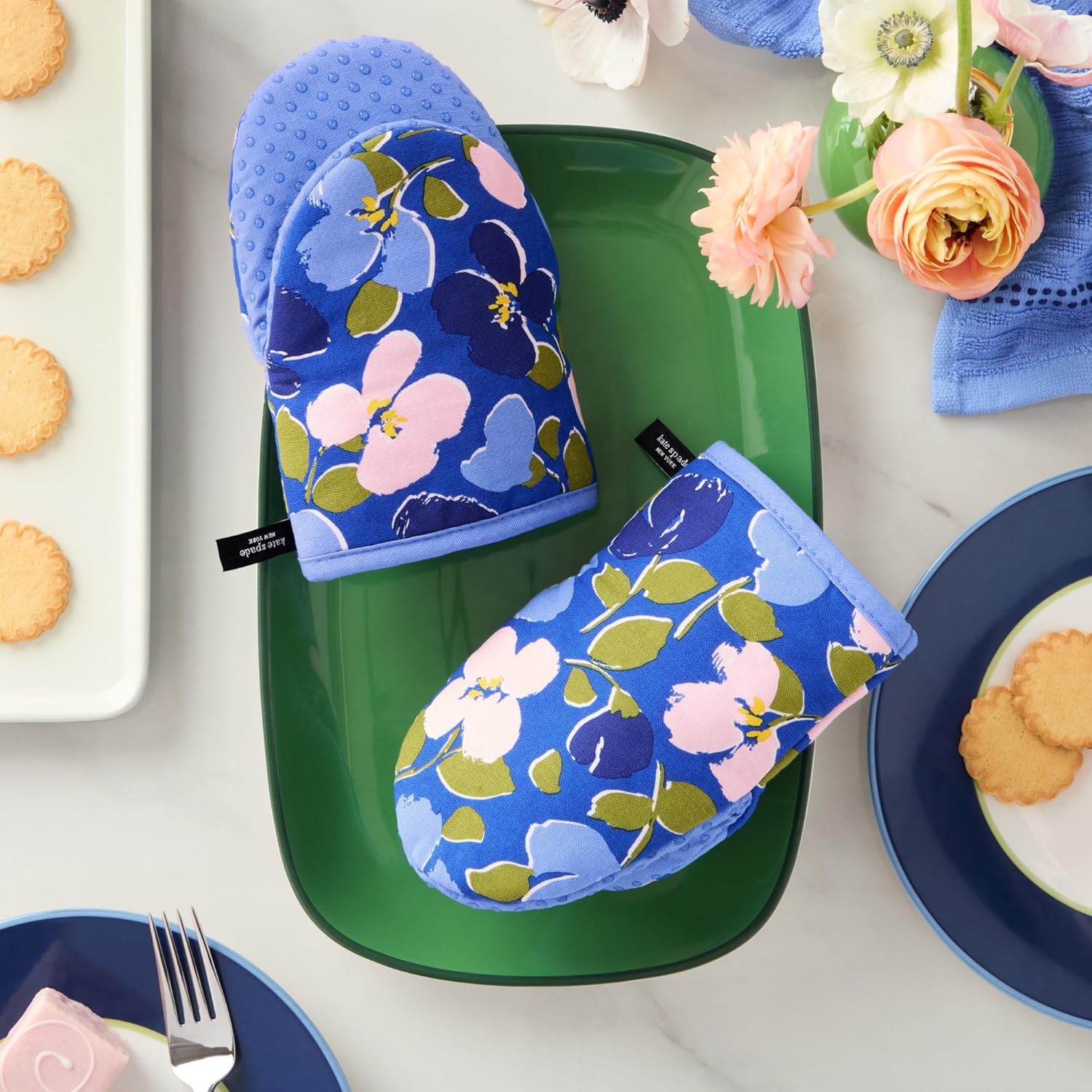 Kate Spade New York Painterly Bouquet Mini Oven Mitt 2-Pack Set, Heat Resistant, 100% Cotton with Printed Non-Slip Silicone Grip, Blue/Green/Rose, 5.5"X8" - Image 2