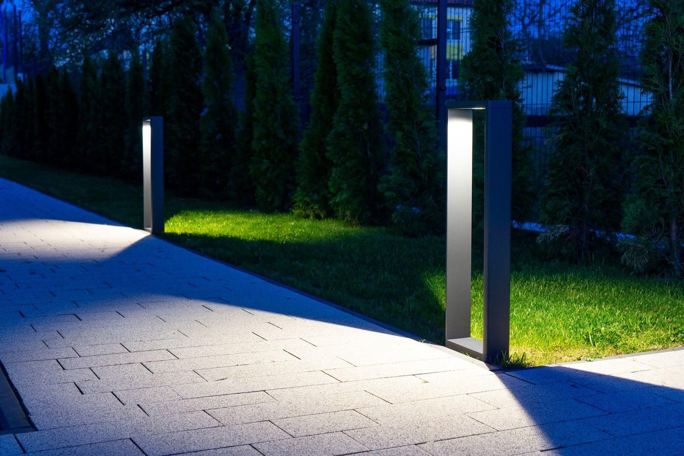 Licht-Erlebnisse LED Außenleuchte stehend Aluminium Glas Dunkelgrau IP65 Einfahrt Wege Garten 75 cm 4000 K 485 lm 9 W dekorative Outdoor Wegeleuchte MENISINO