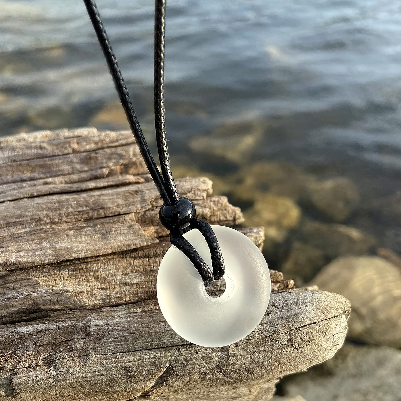 Joyería de cristal de mar, serie I am Happy, collar clásico de dona de la suerte, dije de cristal de estilo hawaiano, amuleto de protección y buena suerte, joyería de playa para mujeres y hombres,