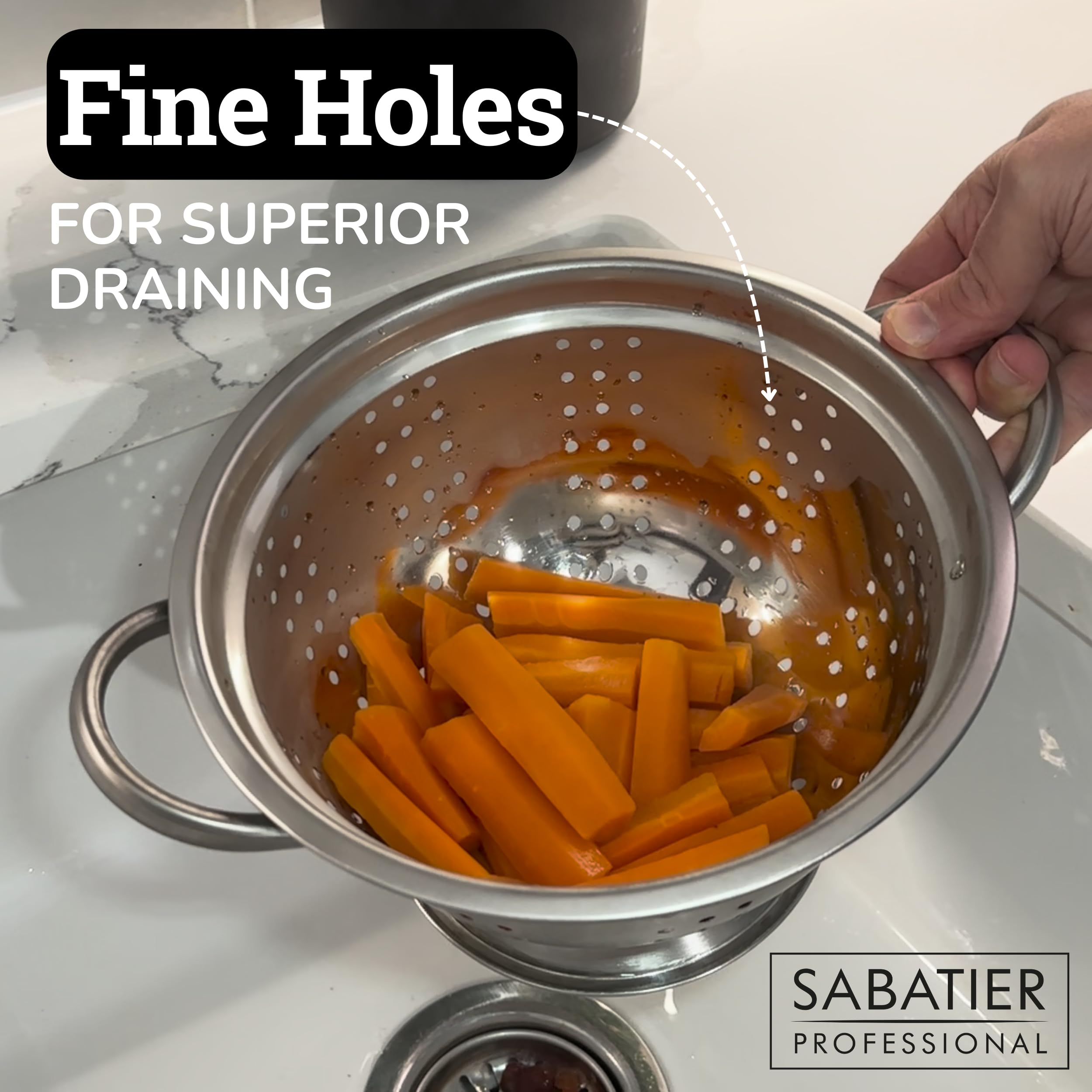 Sabatier - Scolapasta professionale in acciaio inox, resistente, durevole e lavabile in lavastoviglie. Fori fini per un facile drenaggio. Perfetto per pasta, verdure, riso e frutta. Grande diametro 26