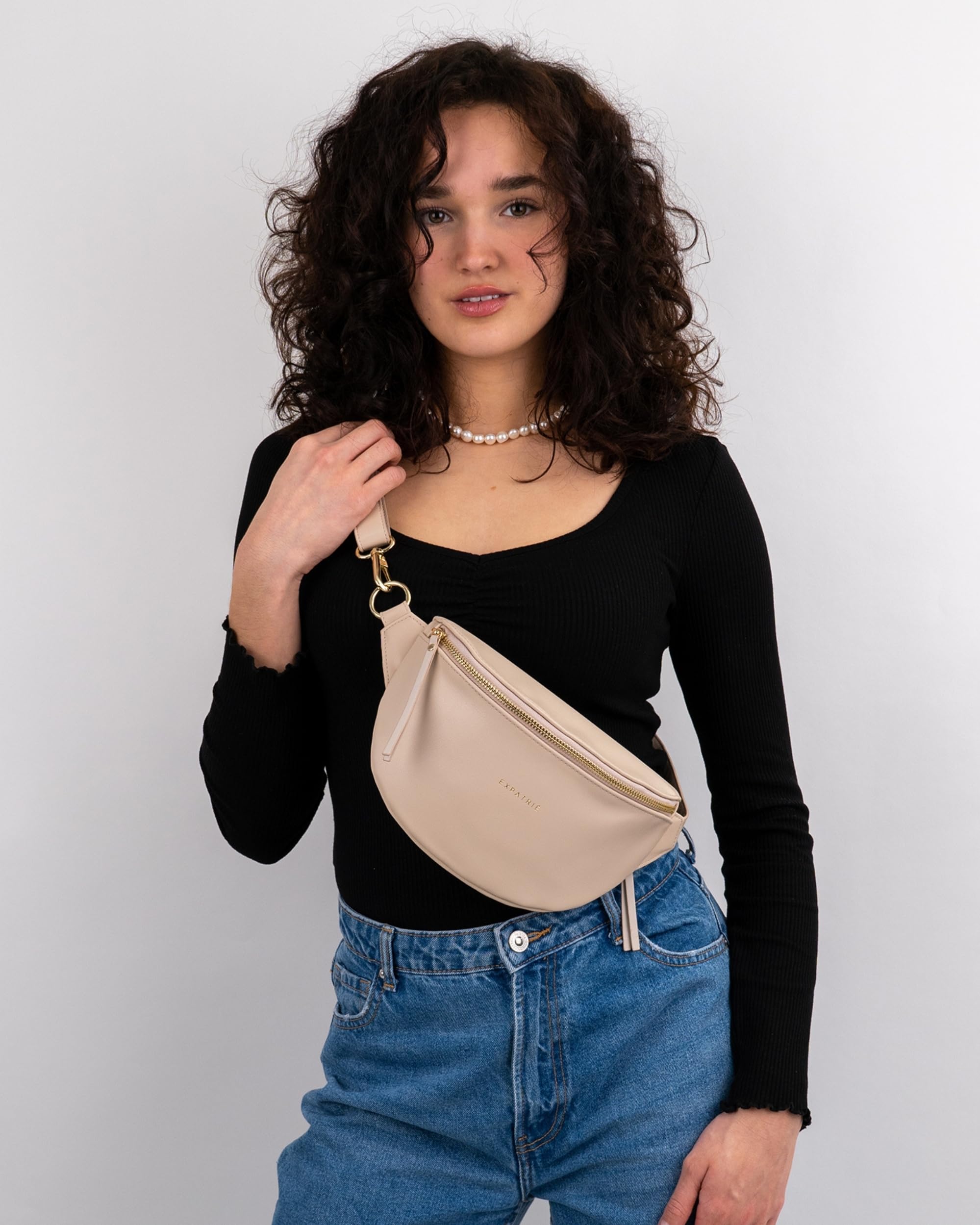 Expatrié Sac à Main pour Femmes Beige - Alice Small - Sac Banane en Cuir Végétal pour Festival, Voyage et Vie Quotidienne - Sac à Hanche Elégant - Déperlant