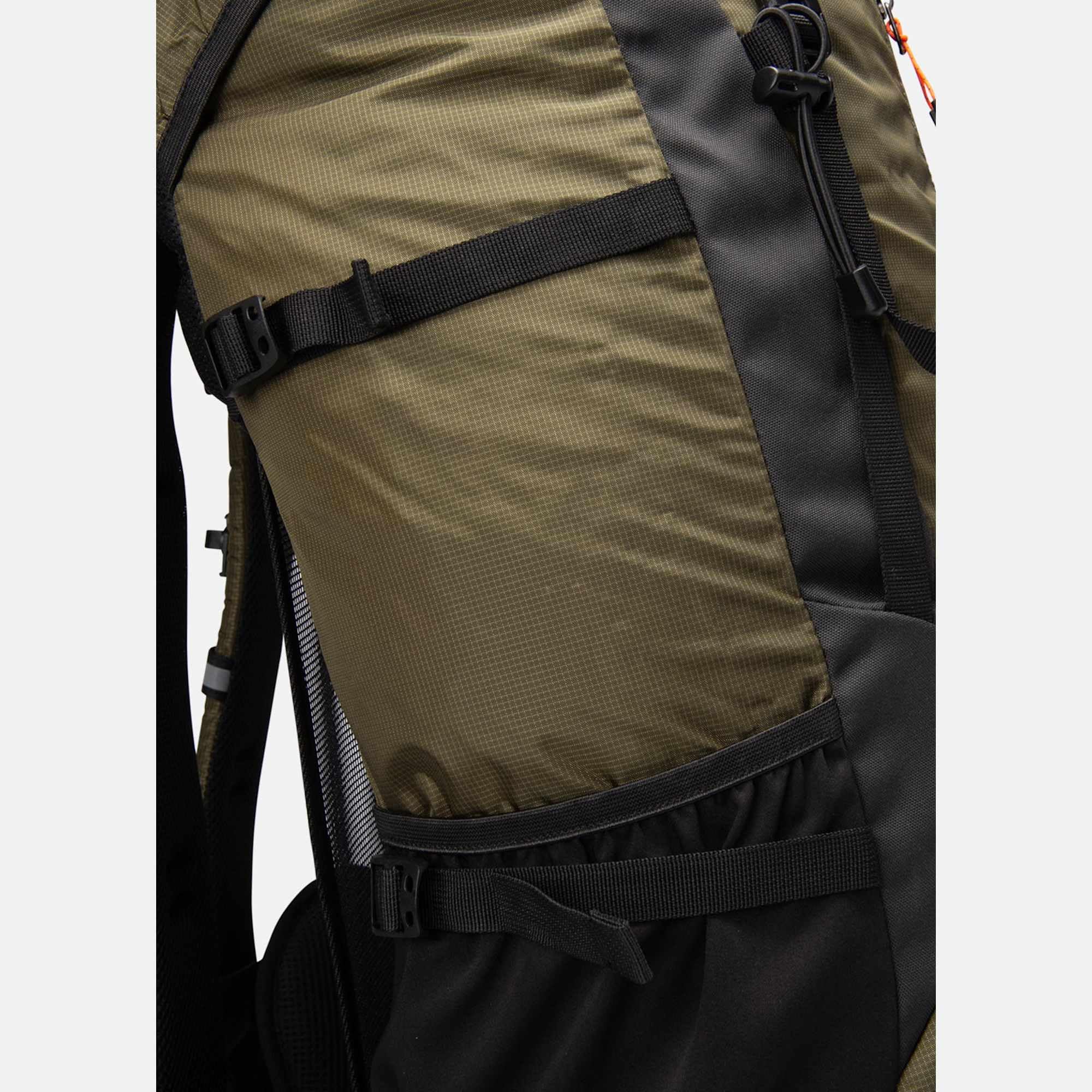 Swedemount Expedition Plecak Turystyczny 70L – pojemność 70L, regulowana długość pleców, kompatybilny z systemem nawadniającym, przednie, dolne i boczne otwarcia, unisex