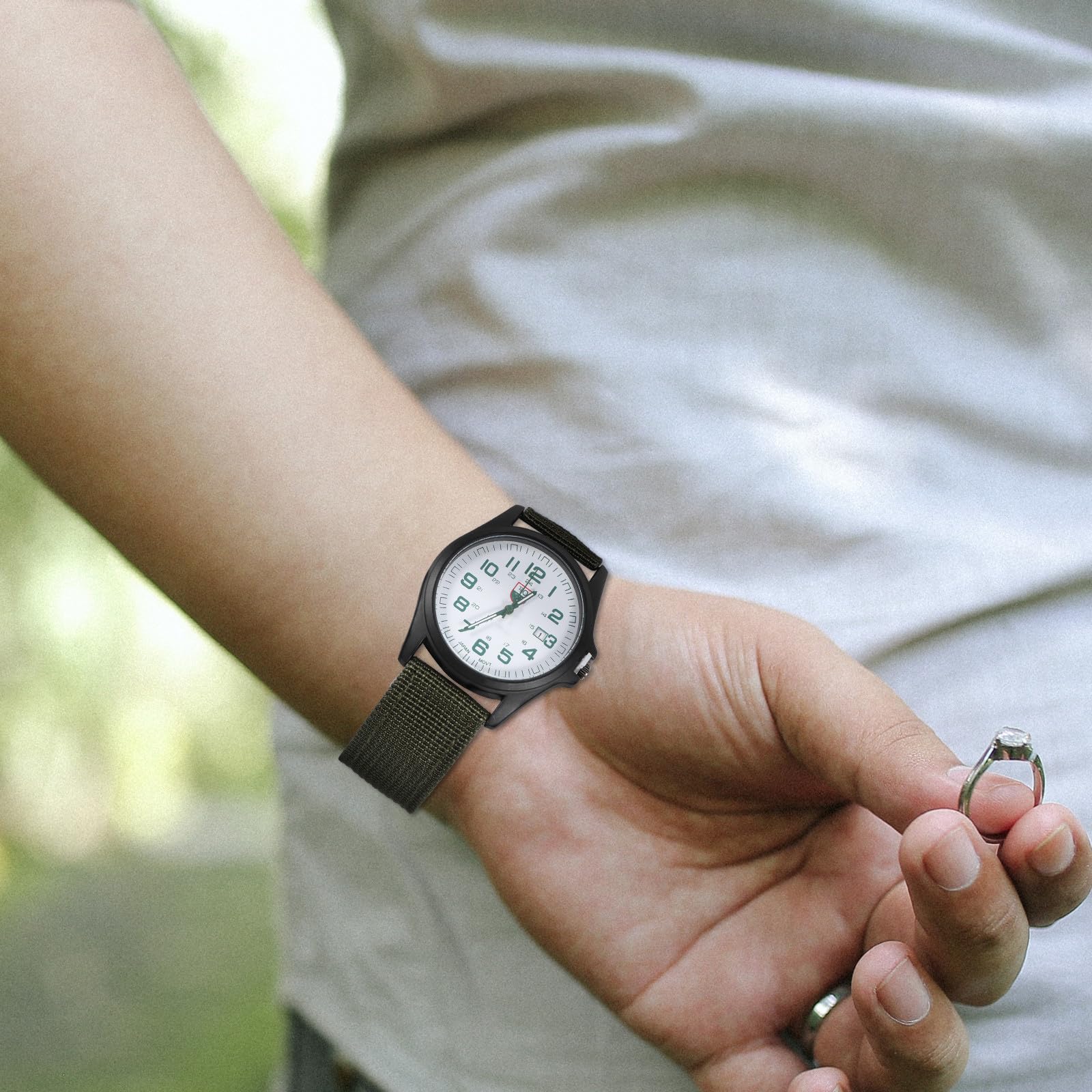 Kisangel Reloj Calendario Integrado para Hombre de Pulsera de Cuarzo Correa de Nylon Verde, Diseño Creativo y Acabado Fino Adecuado para Uso Deportivo y Casual