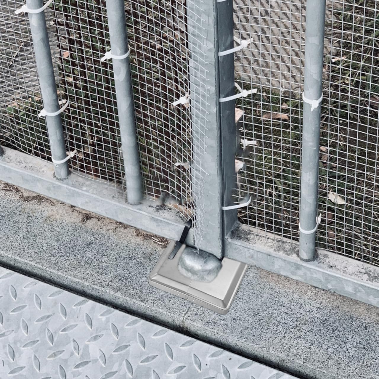 KALLORY Faldón Decorativo para Base de Poste Cuadrado de Hierro con Ajuste Adaptable y Cubierta Protectora para Pasamanos de Escalera y Deck