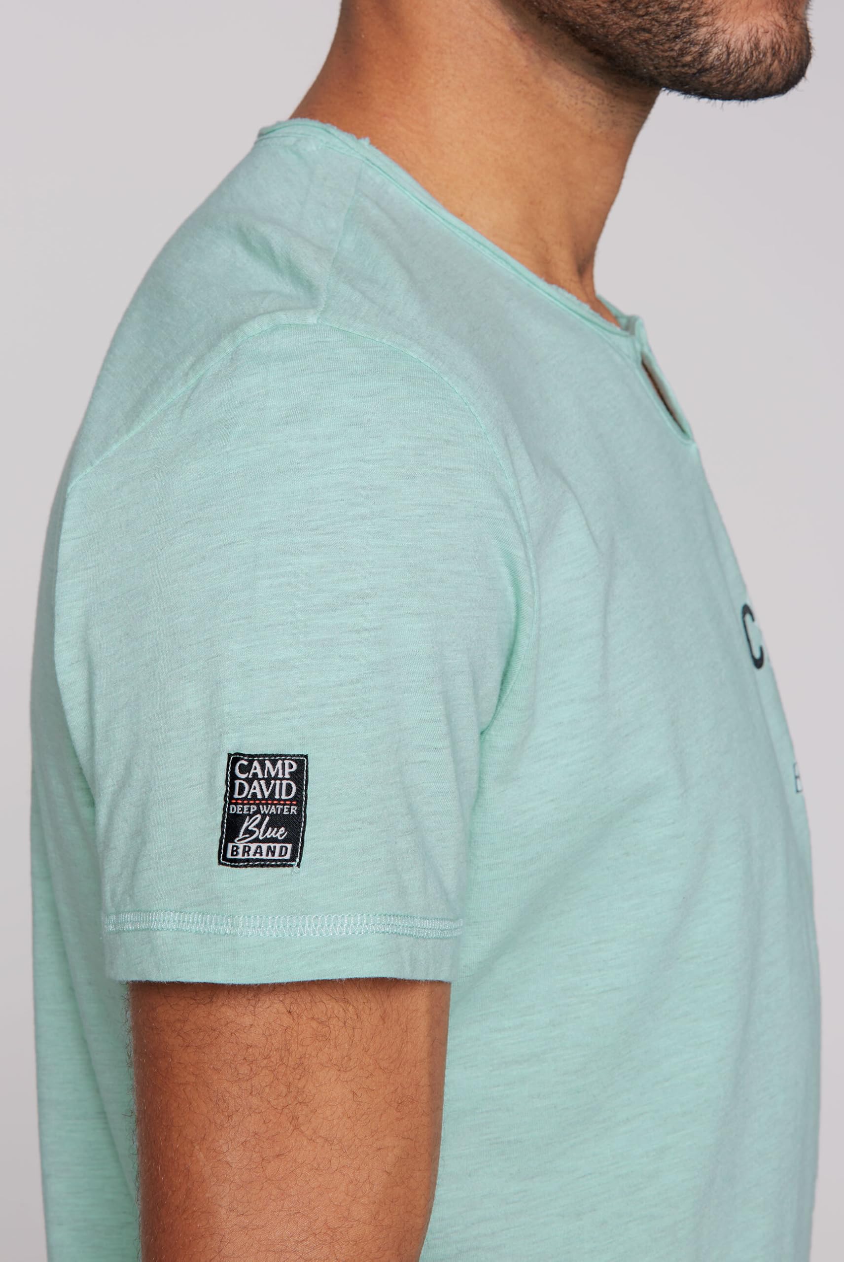 Camp David Camiseta para hombre con aspecto desgastado con estampados