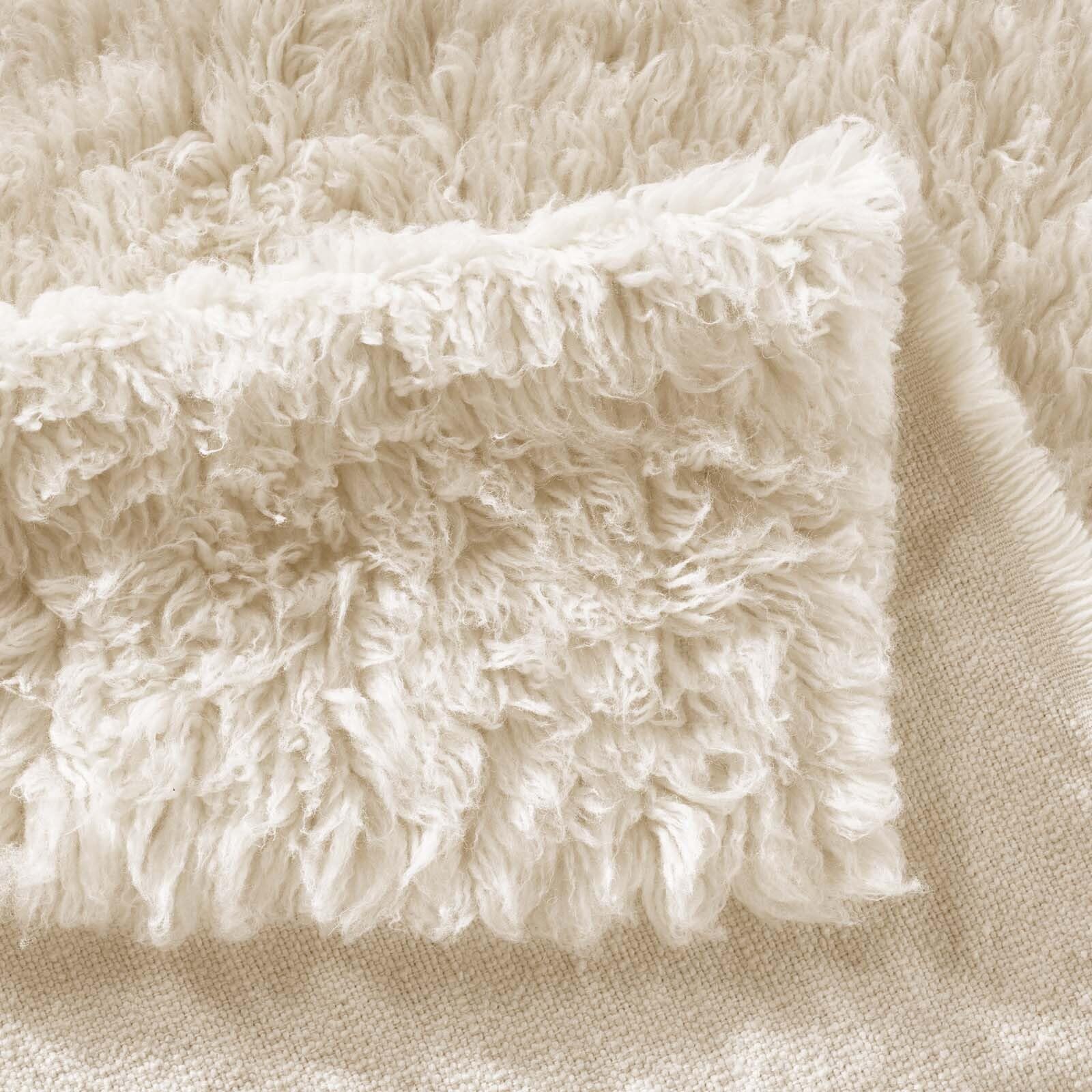 Taracarpet Teppich Wollteppich Flokati Diana aus Schurwolle, Schafwollteppich Hochflor Langflor fürs Wohnzimmer Schlafzimmer Esszimmer Weiss beige Creme 070x140 cm