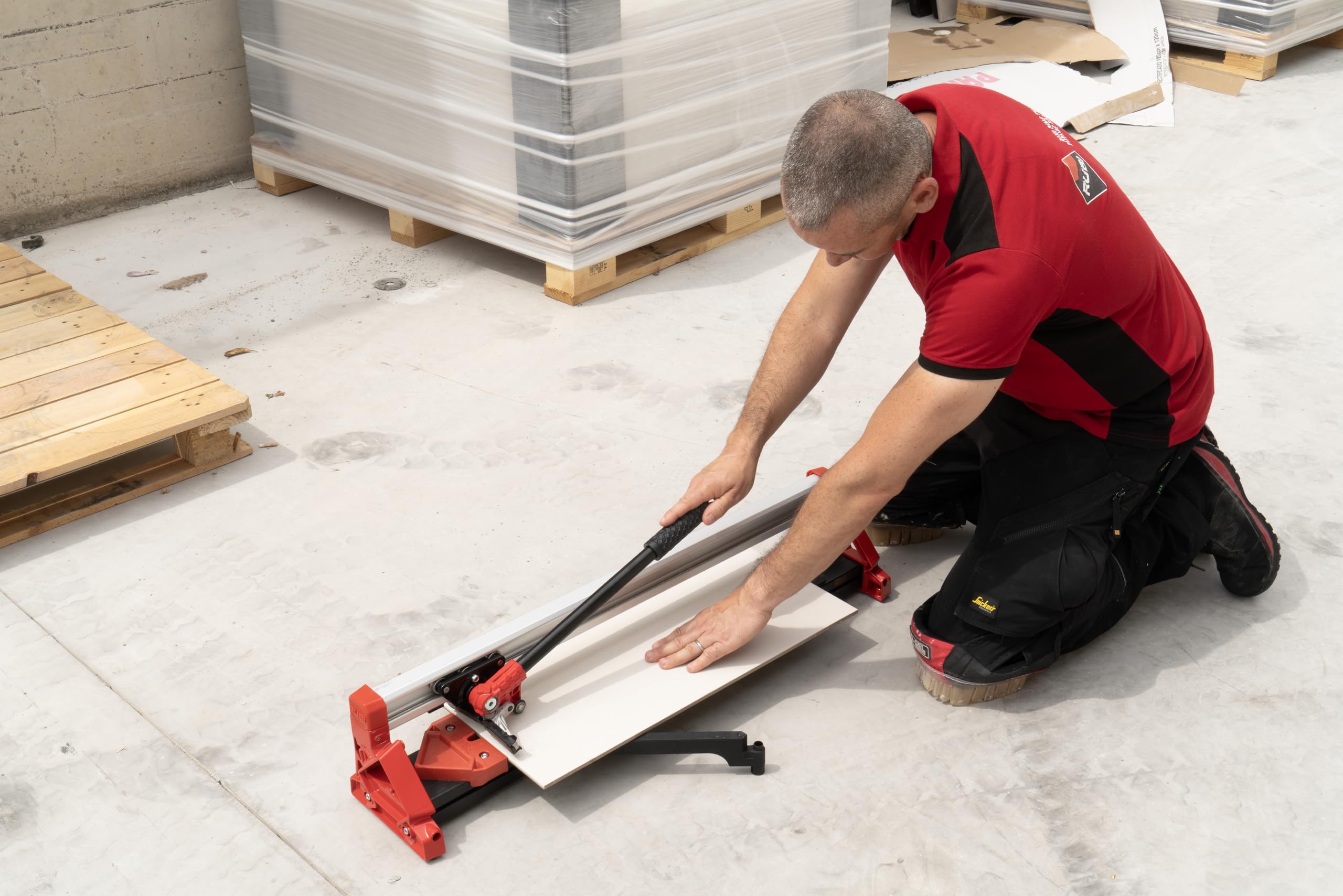 RUBI RWK Manueller Fliesenschneider, 1200 mm, hohe Sichtbarkeit, asymmetrische Führung, 22 mm extremes Ritzrad und professionelle Tragetasche im Lieferumfang enthalten
