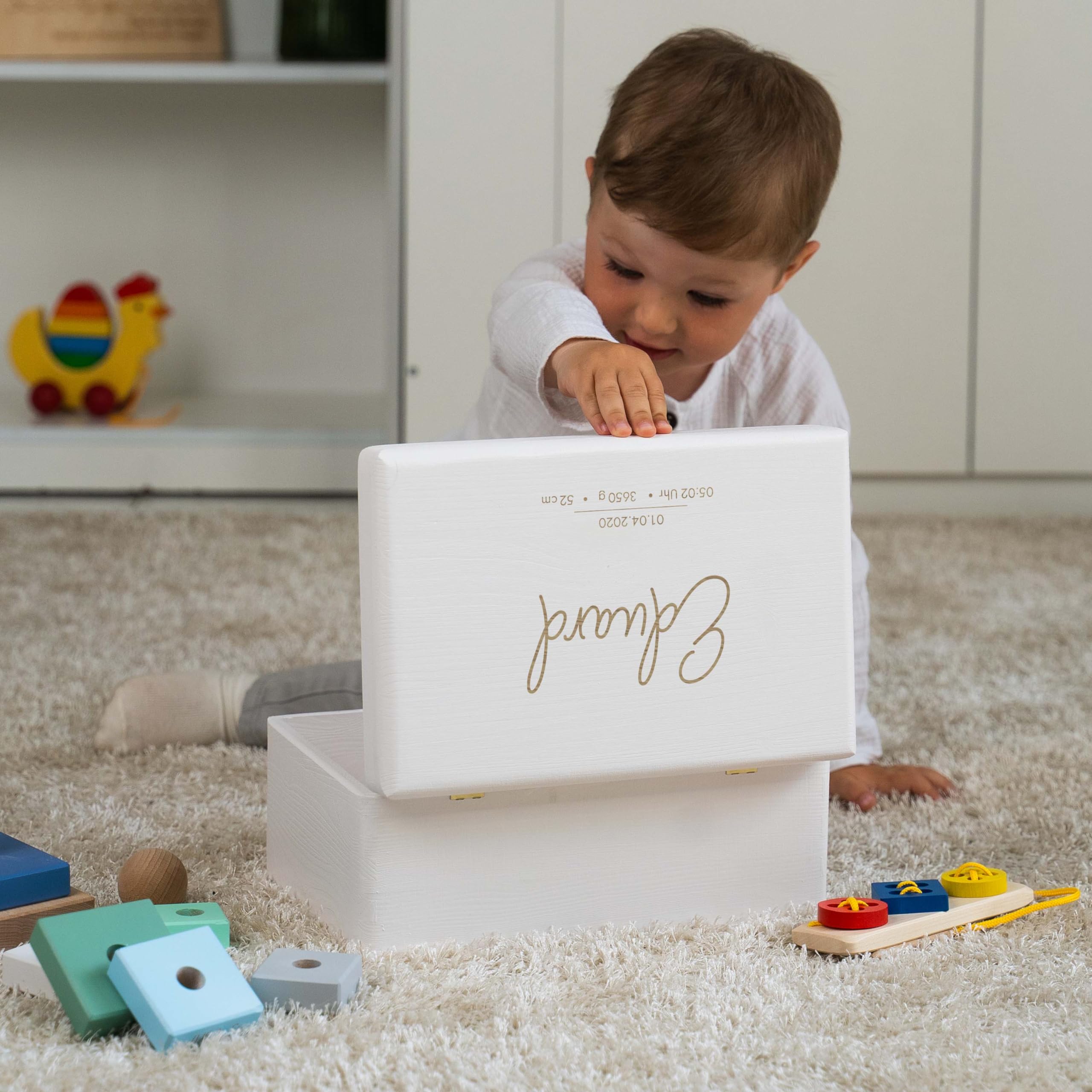 LAUBLUST Erinnerungsbox Baby Personalisiert - Geschenk zur Geburt mit Name | Niers - Kinder Erinnerungskiste Holz für Mädchen & Jungen | Holzkiste Natur oder Weiß - FSC® (Größen S, M, L, XL)