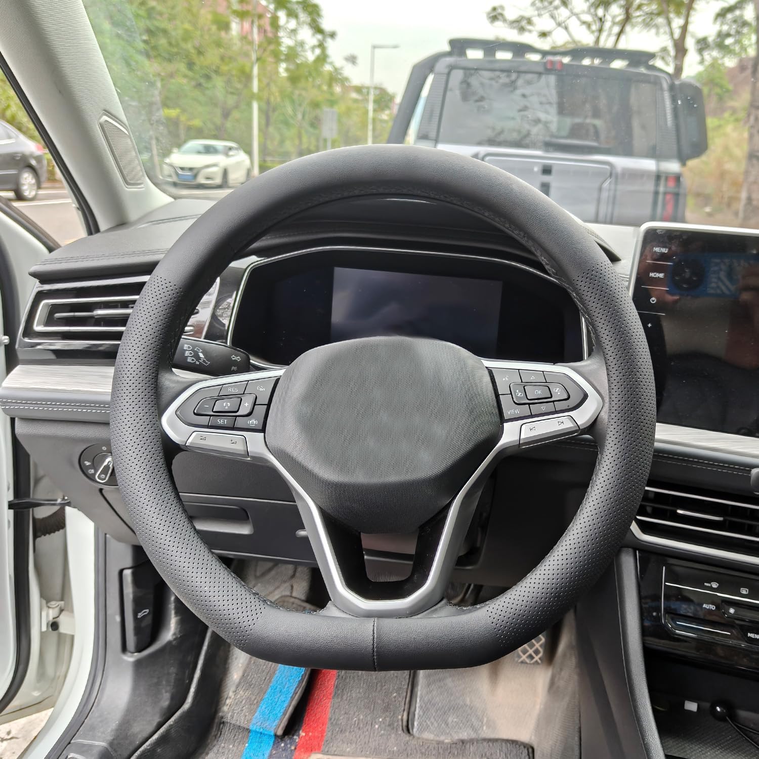 D-Shaped Steering Wheel Cover for Volkswagen VW Atlas Tiguan Jetta ID.4 Passat Taos Golf Beetle Polo GTI Touareg CC SEL SE R-line S Cross Sport Car Accessories, 14.5-15 inch Black