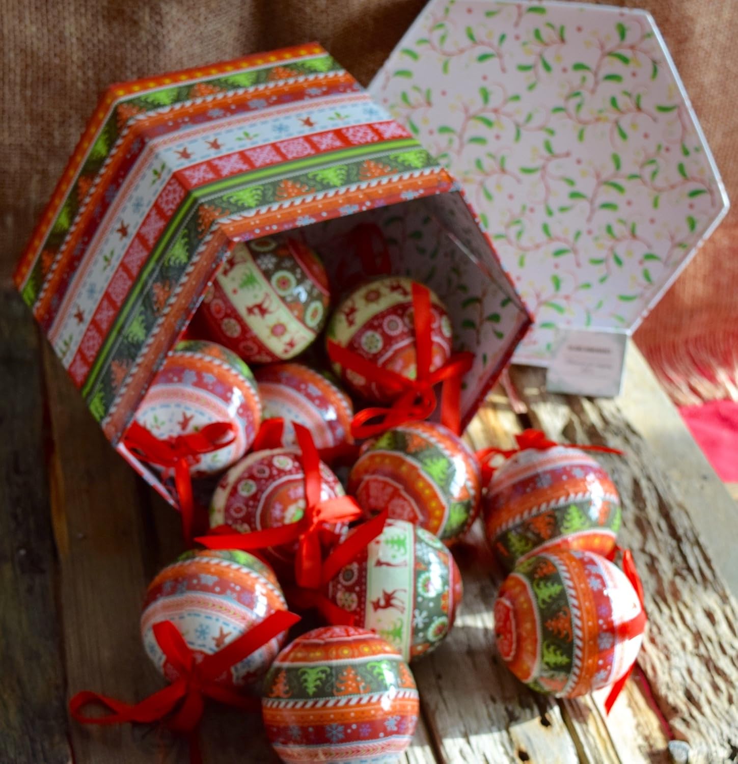 Traditional Bauble Box Set 14 Baubles! Christmas Tree