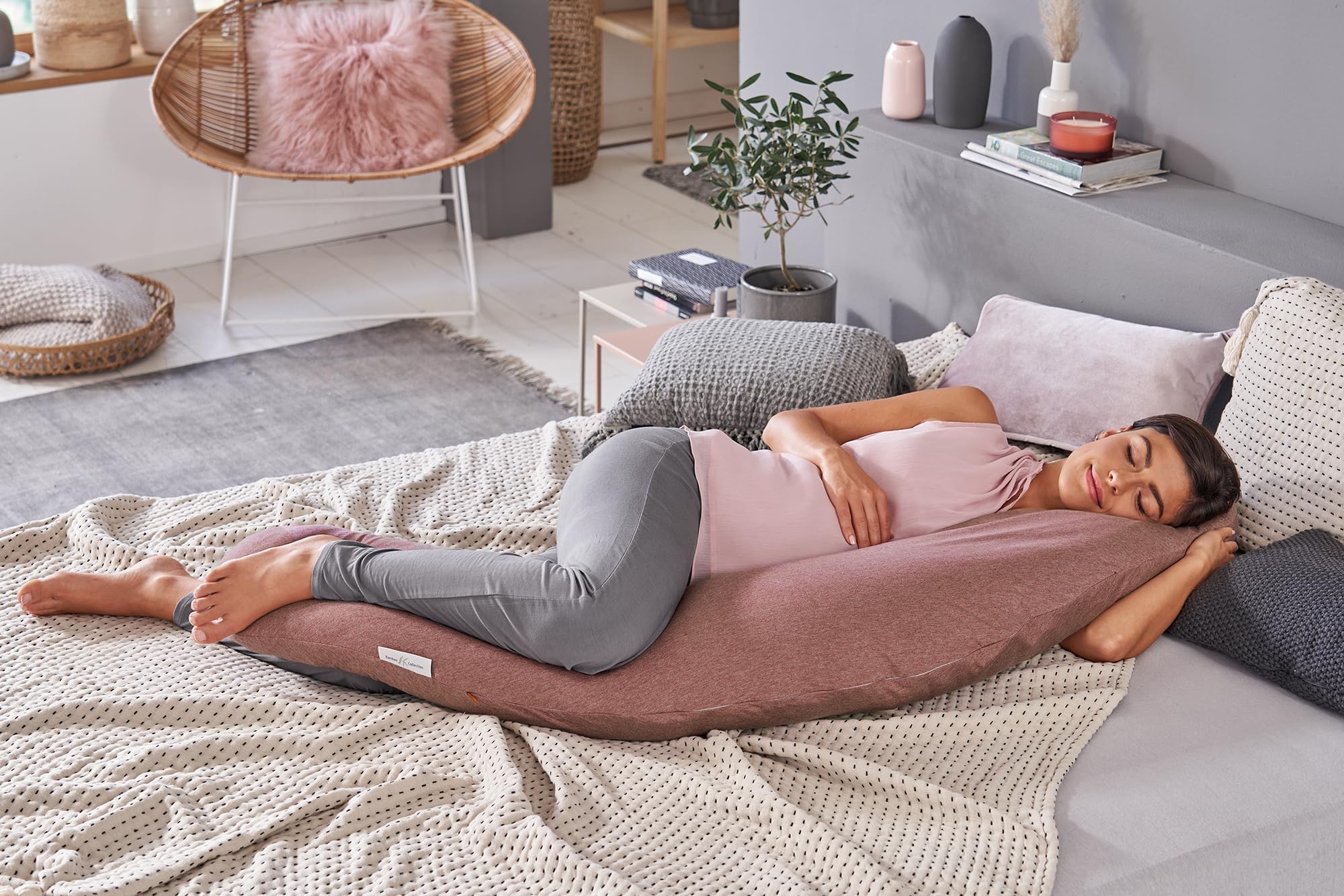 Das Original Theraline Stillkissen | 190 cm | Mikroperlen Füllung | inklusive Bezug Indie Dots grün | Mikroperlen Füllung, inklusive Bezug