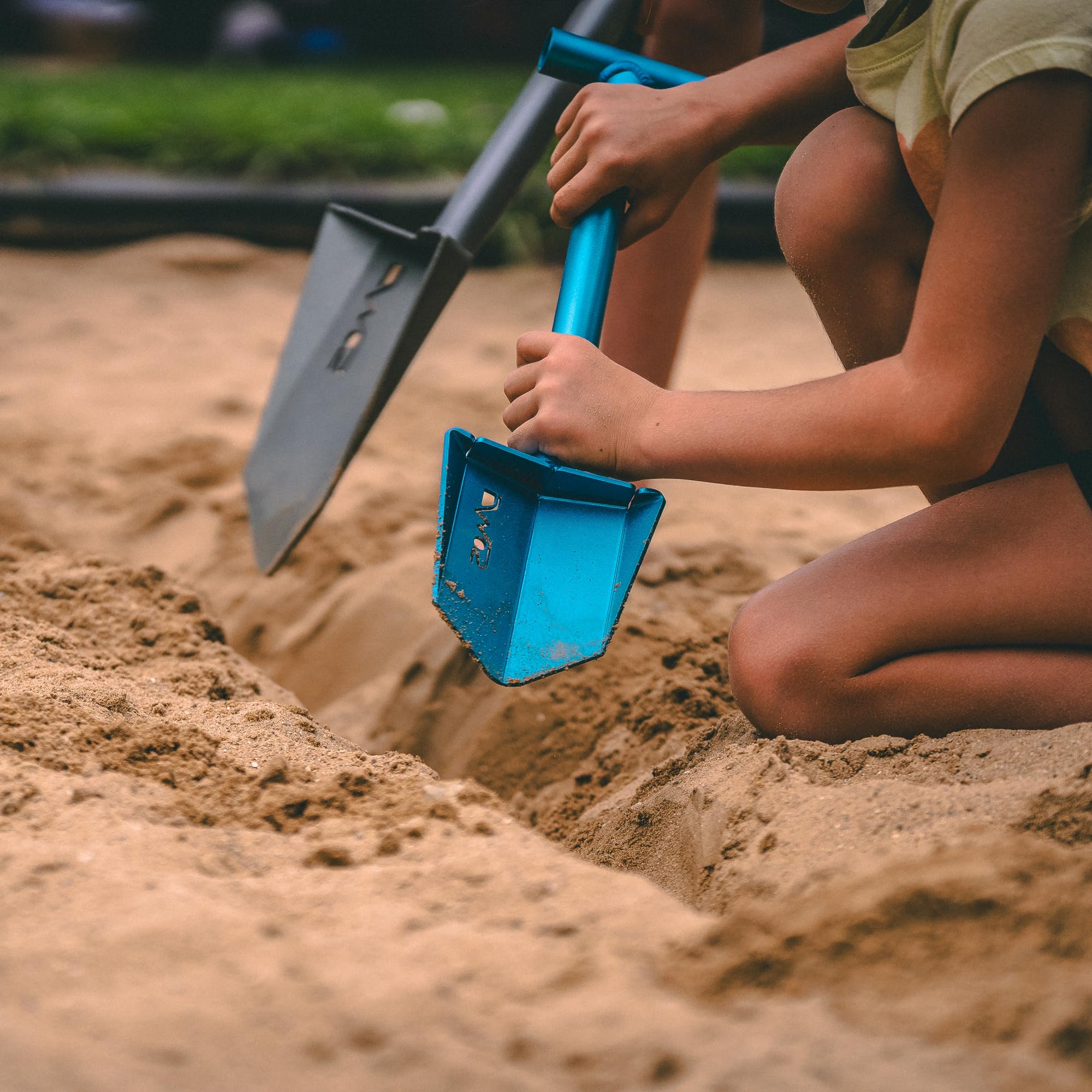 DMOS Nomad Mini Lightweight Aluminum Shovel - A Robust Trowel for Backpacking or car Camping When You Need to dig a Hole to Leave no Trace.