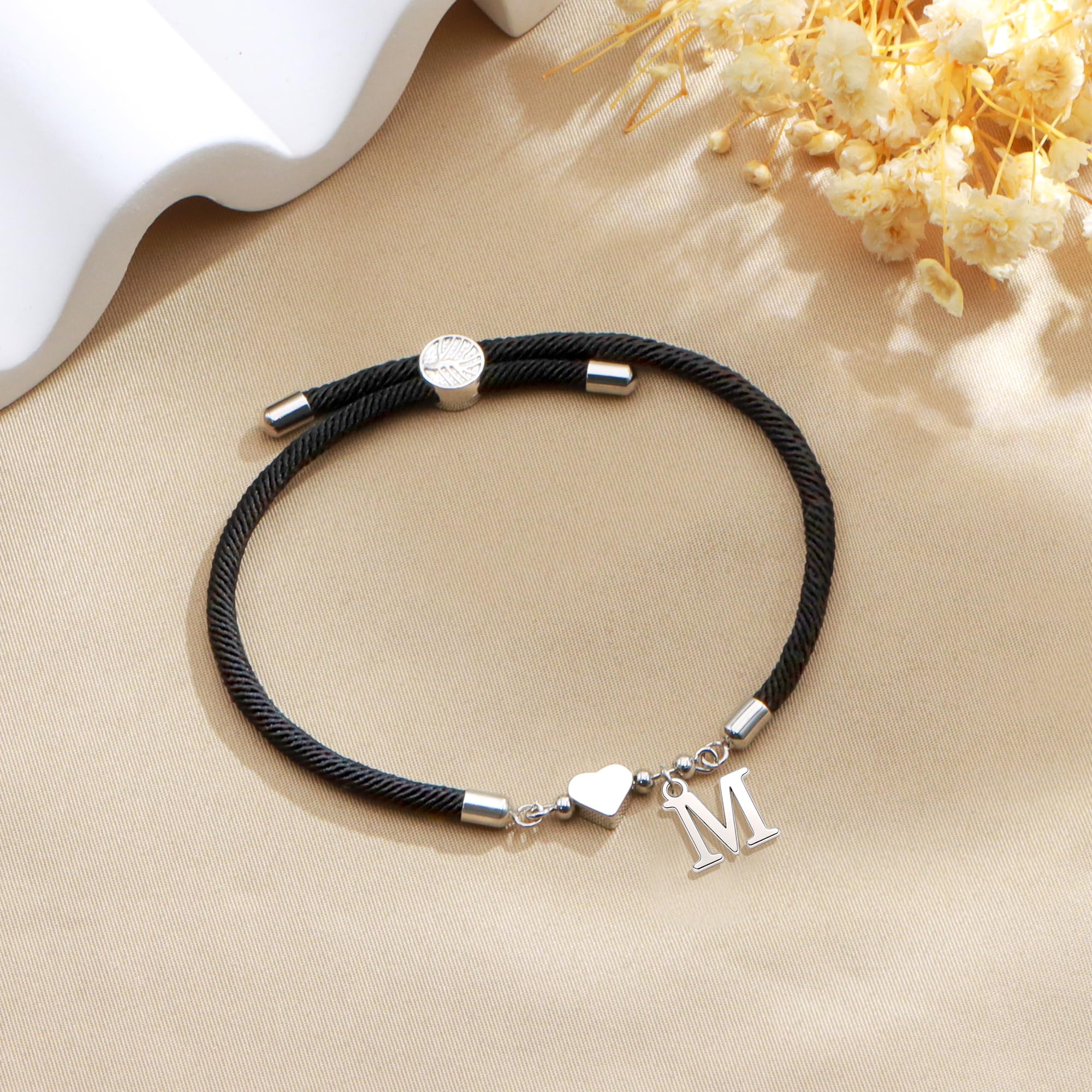 Regalo de Pulsera de Cuerda de Trenza Hecha a Mano,Pulsera Ajustable del Corazón de Plata 26 Inicial A-Z Para la Hija Hijo Madre Hermana Cumpleaños Navidad