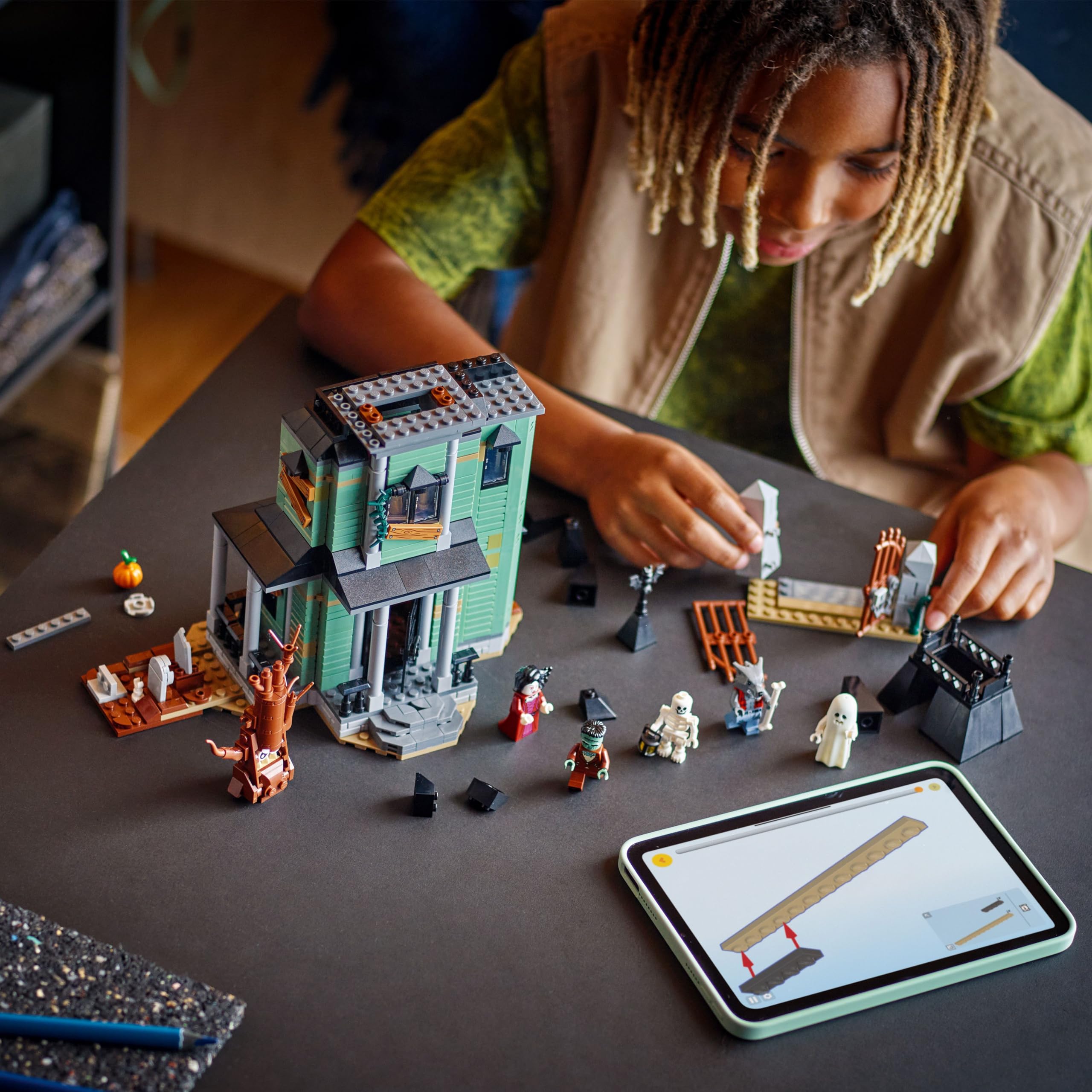 LEGO Creator 3 w 1 Nawiedzona rezydencja 31167 | Zestaw klocków konstrukcyjnych, model domu do przebudowy na pociąg lub statek, prezent dla dzieci od 9 lat, 736 elementów