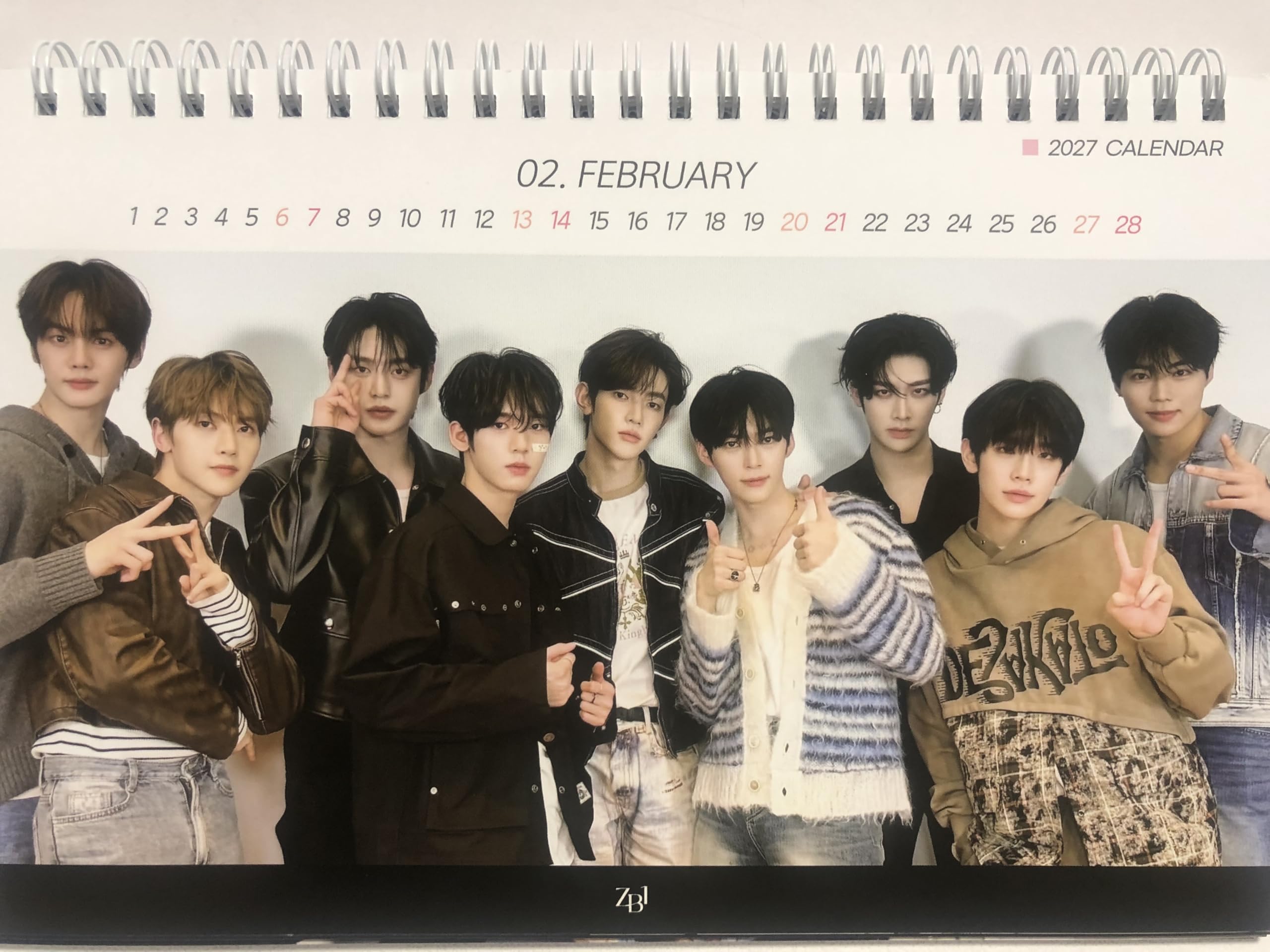 Amazon | zerobaseone グッズ 2026年-2027年 2年分 卓上カレンダー