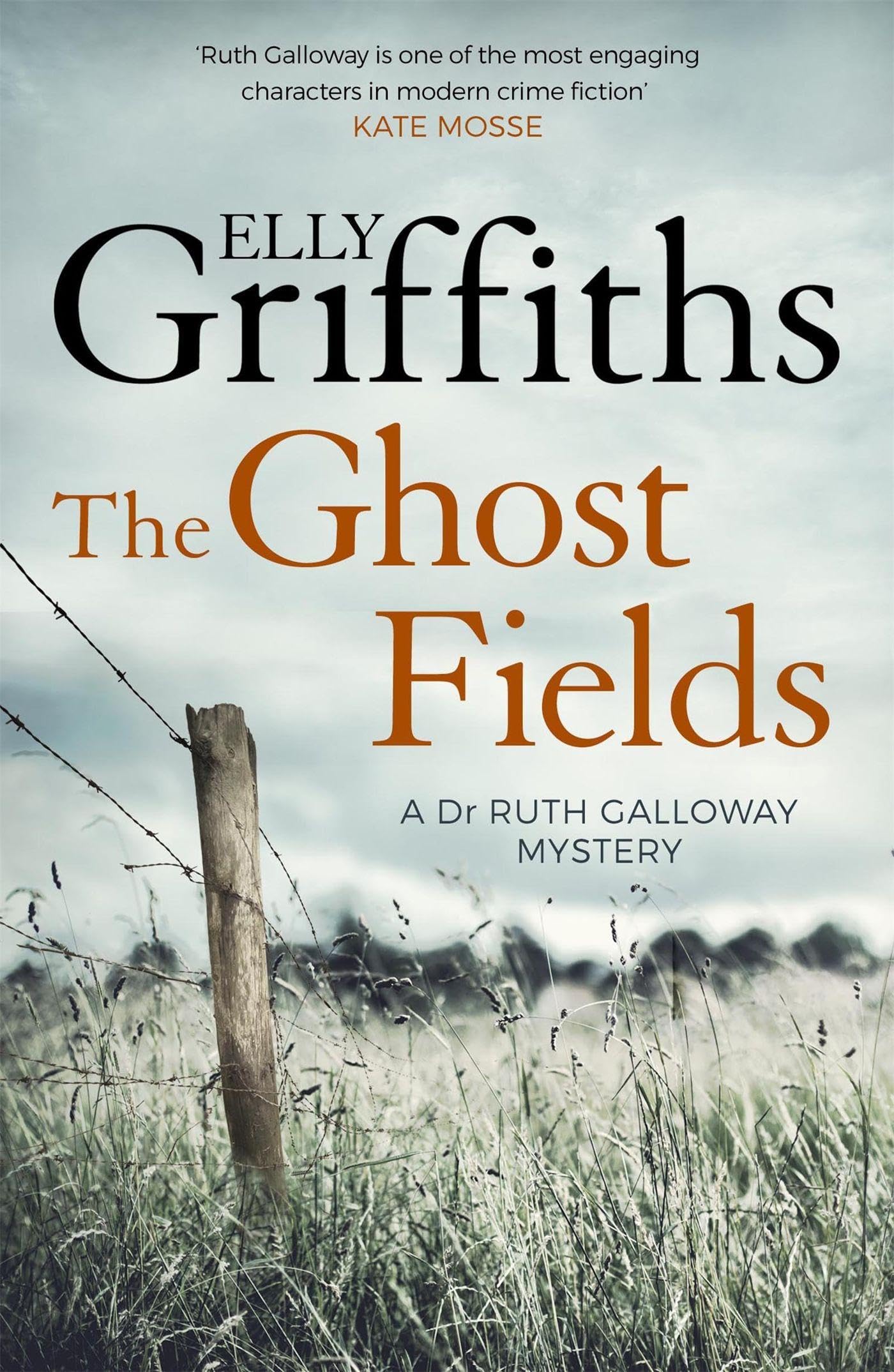 The Ghost Fields: The Dr Ruth Galloway Mysteries 7, Griffiths, Elly, New Book