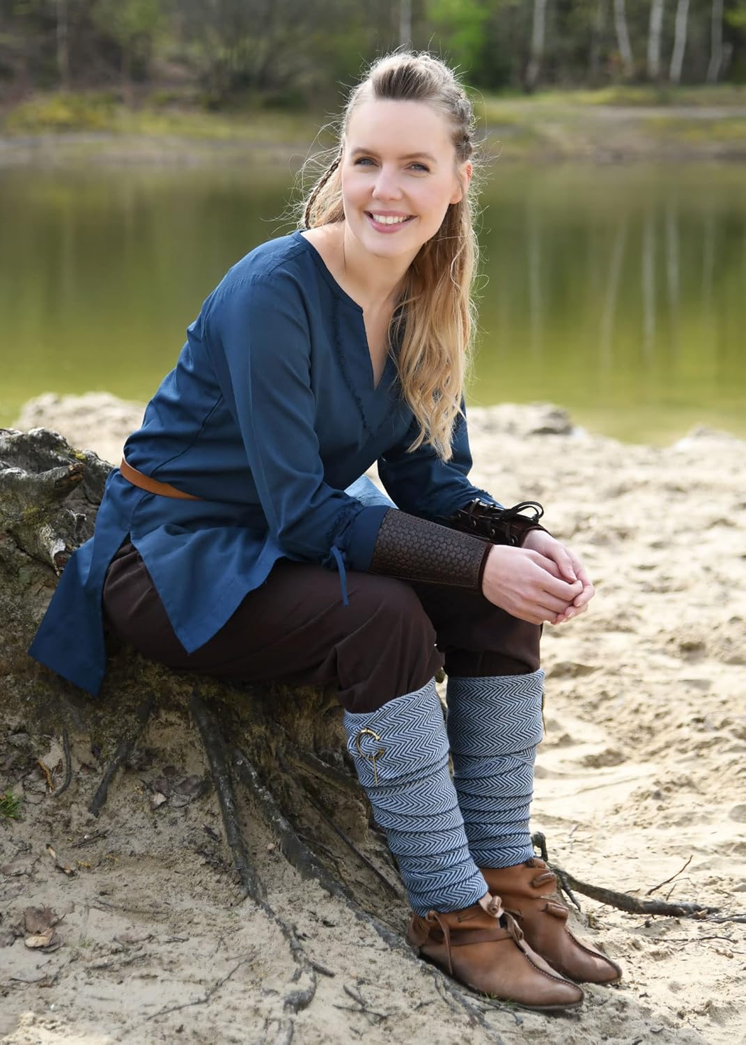 Battle-Merchant – Medieval Tunic Ylva for Women, Fitted Shieldmaiden Outfit for LARP, Viking & Pirate Cosplay, Reenactment - Image 4