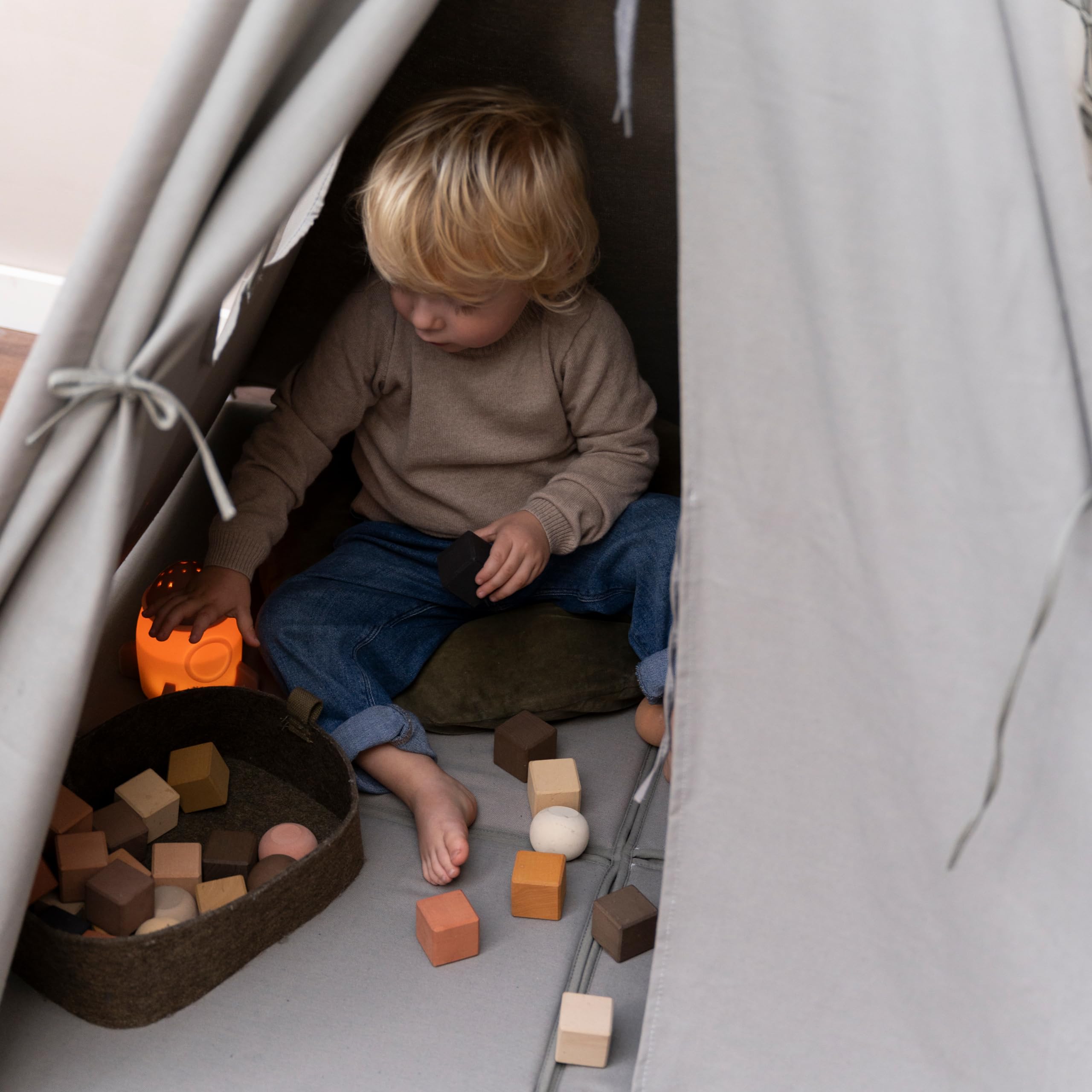 Sunny Alba Tipizelt für Kinder in Grau |Tipi/Wigwam Zelt mit Boden für Kinderzimmer | Spielzelt aus Baumwolle 120x120 cm