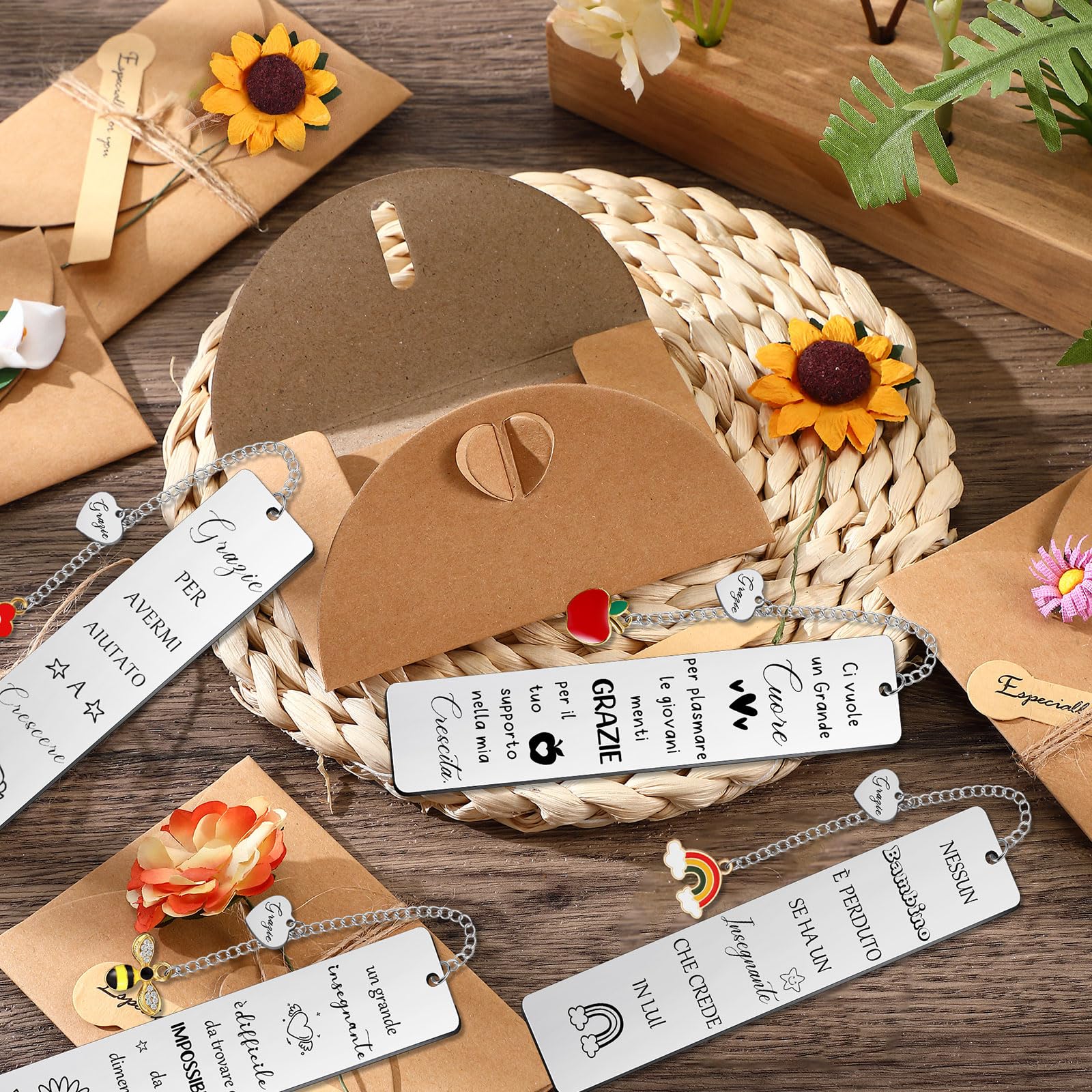 Hestya 6 Set Regali di Ringraziamento per Insegnanti Maestra 6 Borsa per Cosmetici Pochette per Trucco 6 Segnalibri 6 Portachiavi con 6 Biglietti di Auguri per Asilo Professoressa Compleanno Laurea