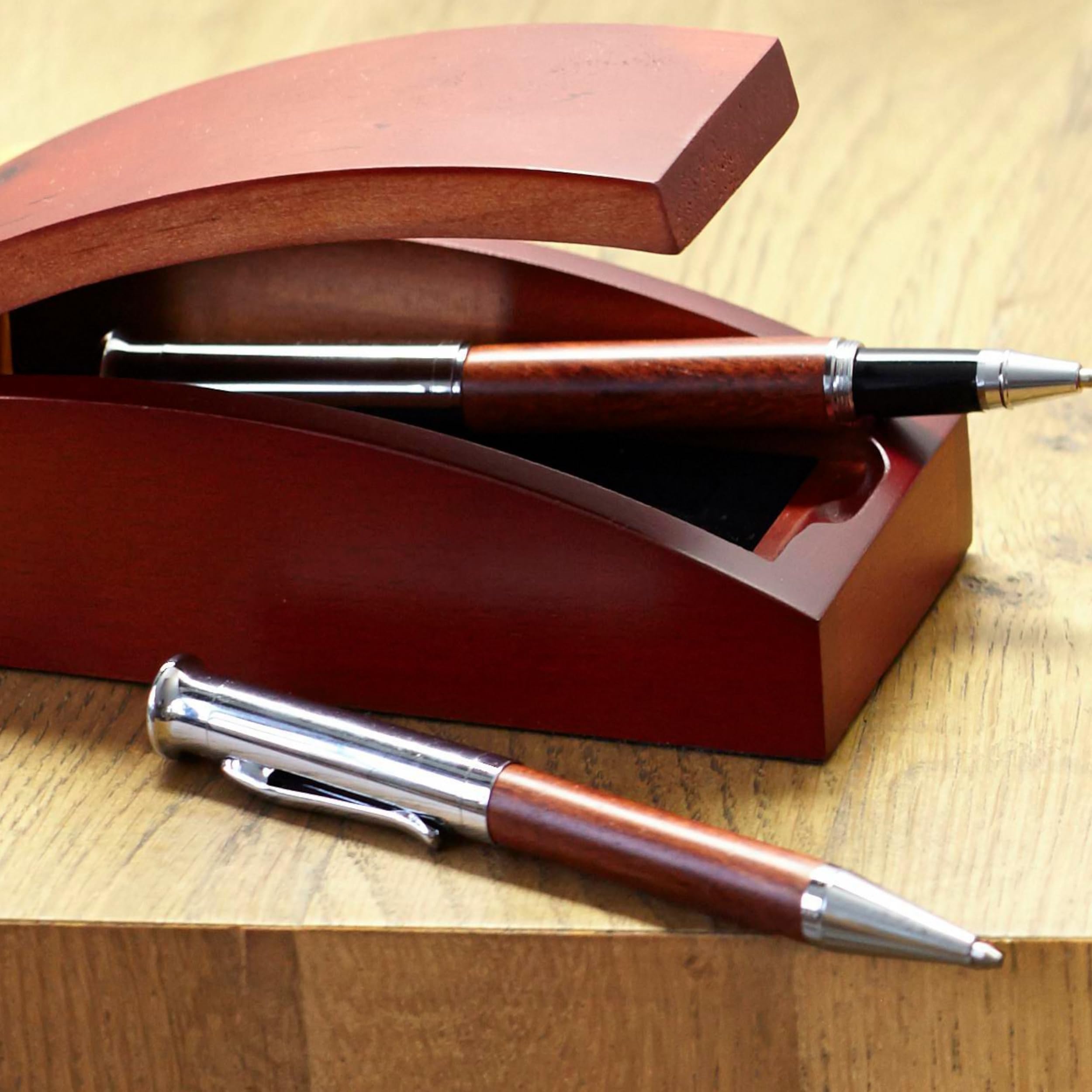 Juego de texto 'Juist' de madera de rosal – Madera de funda, bolígrafo, roller ball