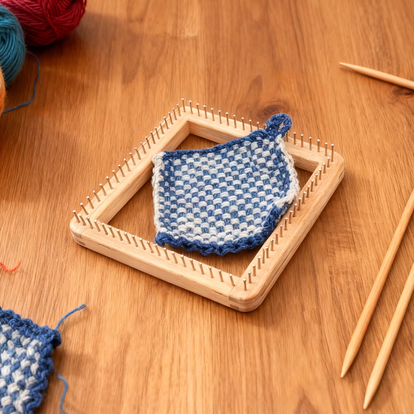 Métier à tisser carré 7,9 x 7,9 po 20 x 20 cm, outil de tissage en bois, couleur bois, pour écharpes et bonnets, métier à tisser DIY facile à utiliser pour débutants