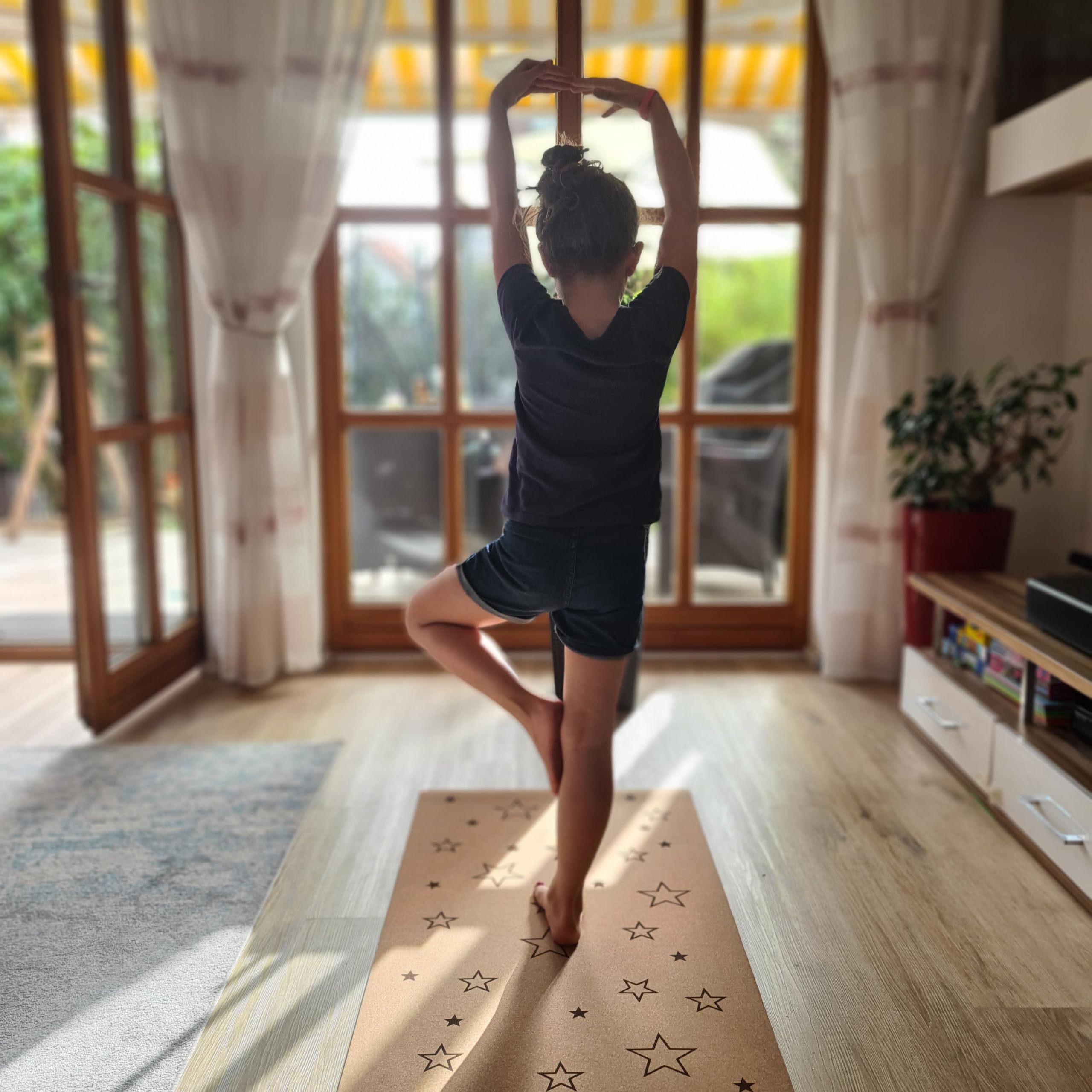 Tapis de yoga pour enfants en liège et caoutchouc avec étoiles, taille 122 x 61 cm, sans substances nocives, antidérapant, végétalien et durable, tapis de yoga écologique avec sac de yoga