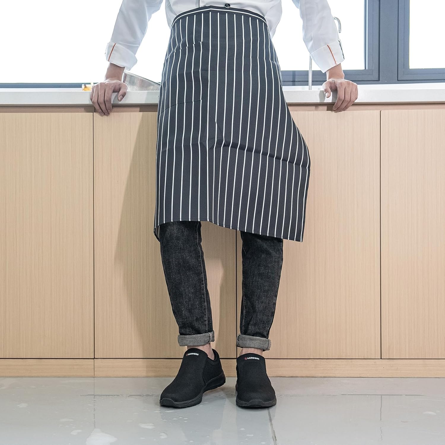 LARN SAFETY Men Non Slip Resistant Chef Shoes Breathable Kitchen Work Footwear Restaurant Hospital Nursing Garden Black