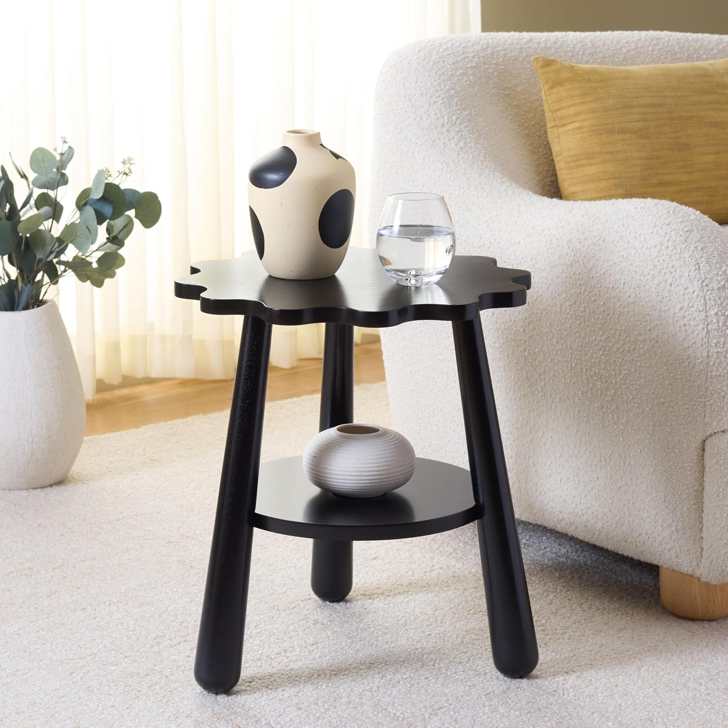 SAFAVIEH Home Collection – Forsythe Black Accent Table with Lower Shelf, Scalloped Round Design (ACC9201A)