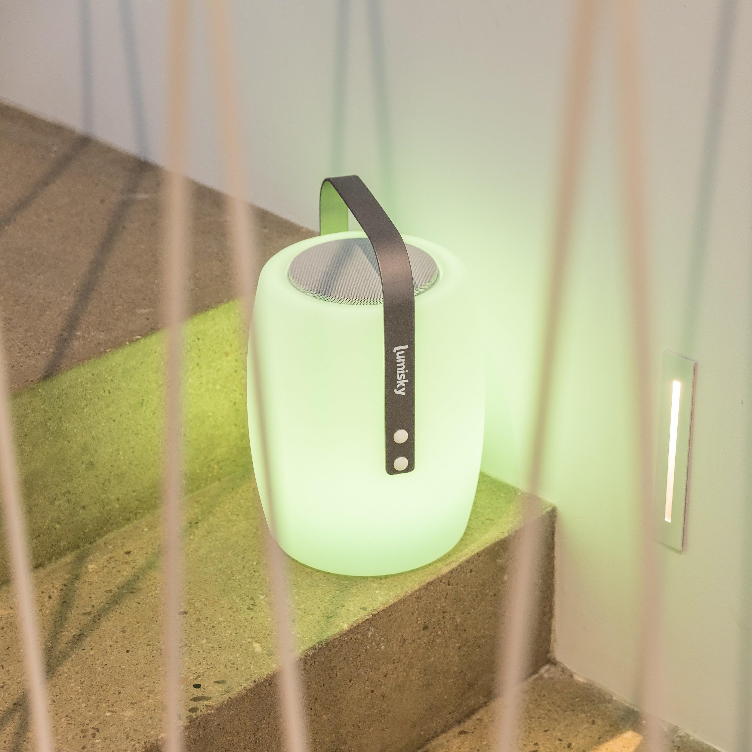 Lucy Play: LED lamp en Bluetooth speaker in 1